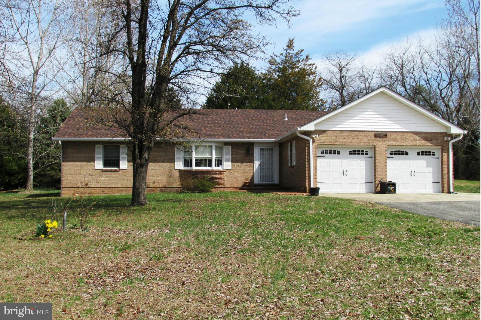 Just a little country.... Sought after So. County location 4 this 2,206 sq ft All Brick Rambler on 2.20 acres.  24X19 Vaulted Fam Rm with huge raised brick hearth, wood burning frpl.  Adjacent screen porch and patio are accessed from the Fam Rm.  MBR separate from other bedrooms for privacy. Two ext bldgs feature 40x18 barn with open & closed bays and 30x18 block wkshop.
