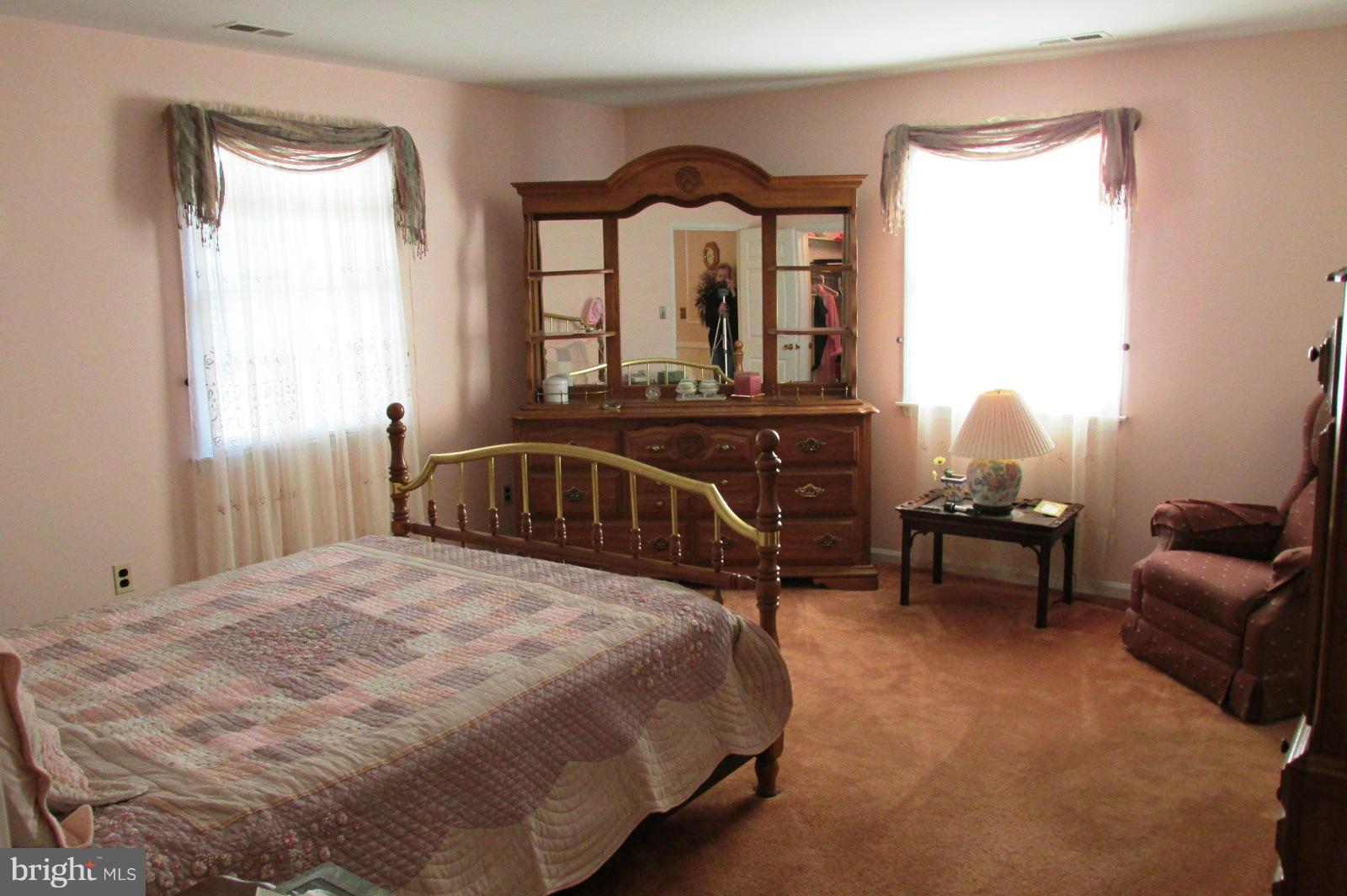 FRIENDSHIP KNOLLS - Residential