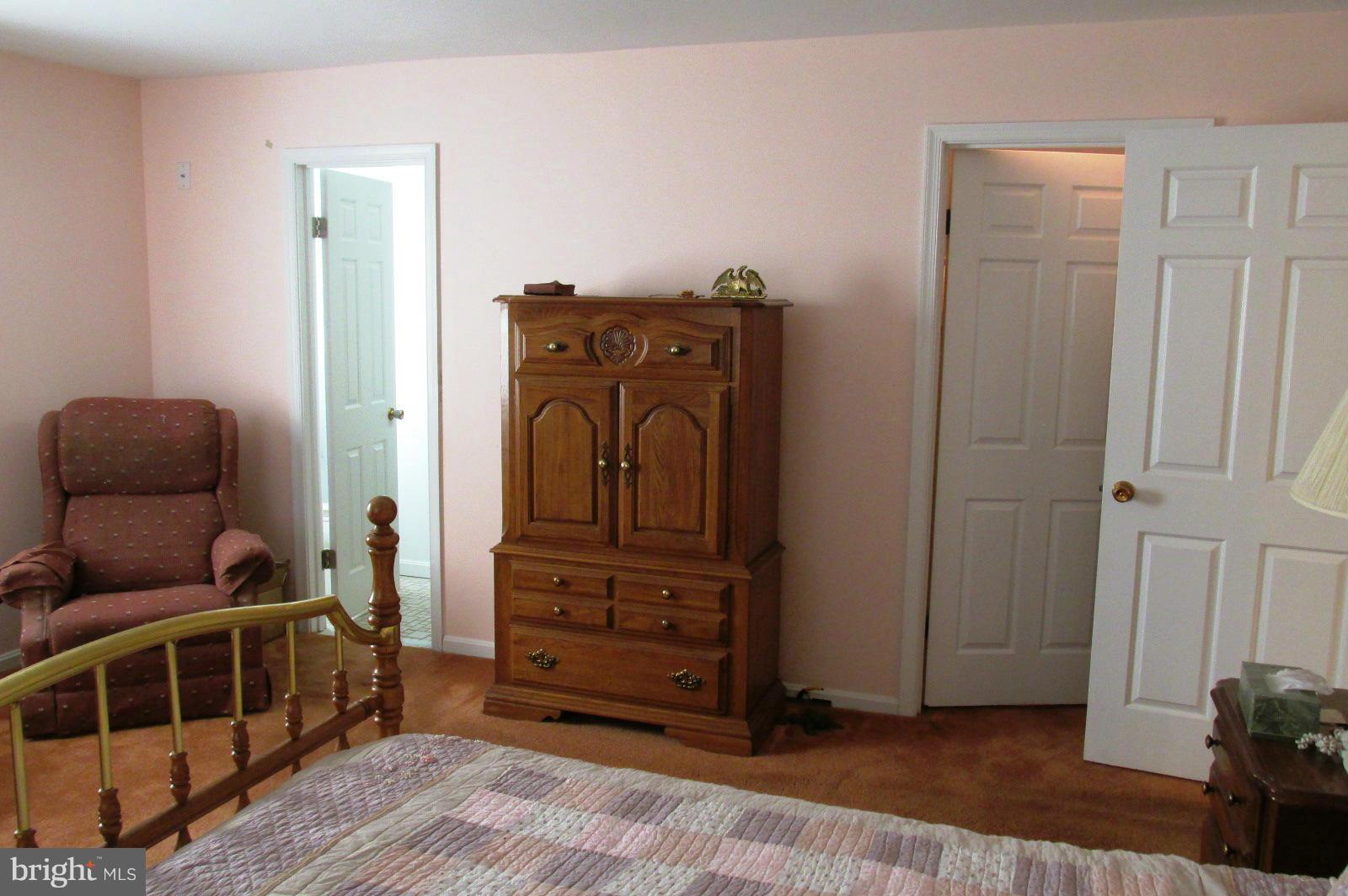 FRIENDSHIP KNOLLS - Residential