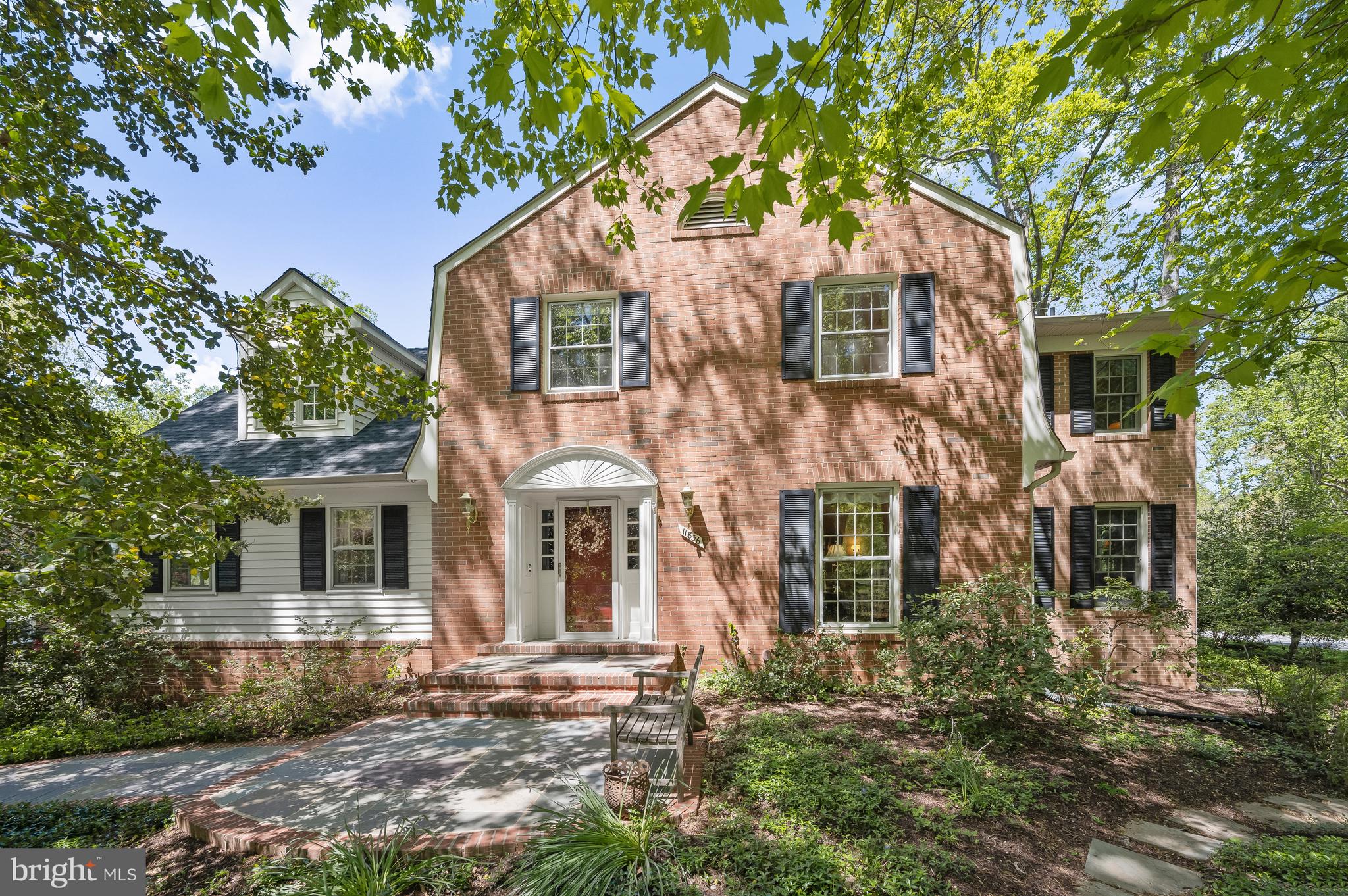 COUNTRY PLACE - Residential