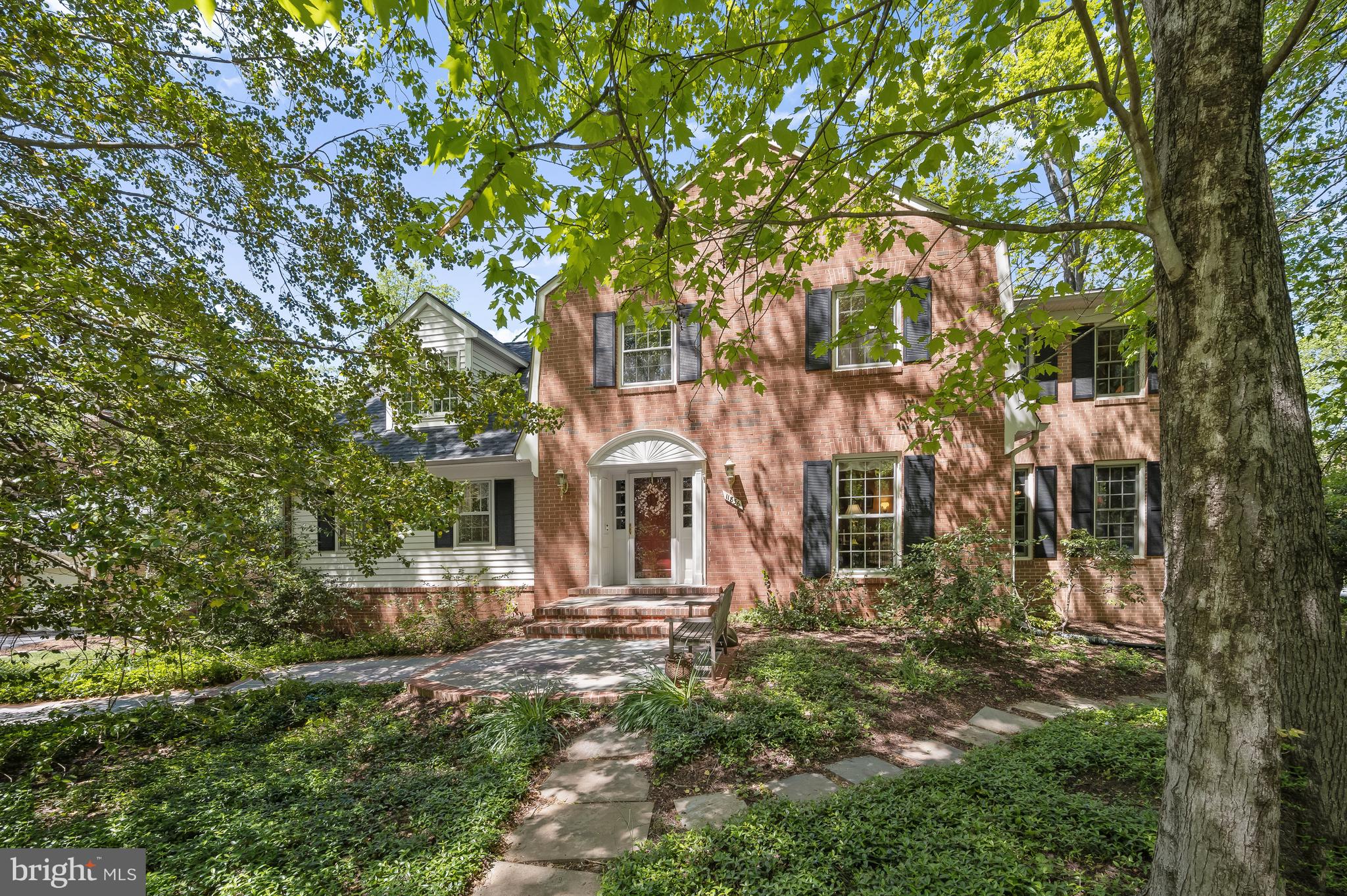 COUNTRY PLACE - Residential