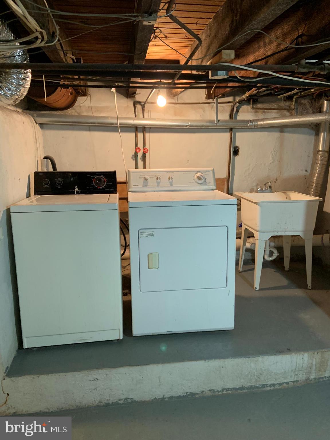 LOWER MOYAMENSING - Residential Lease