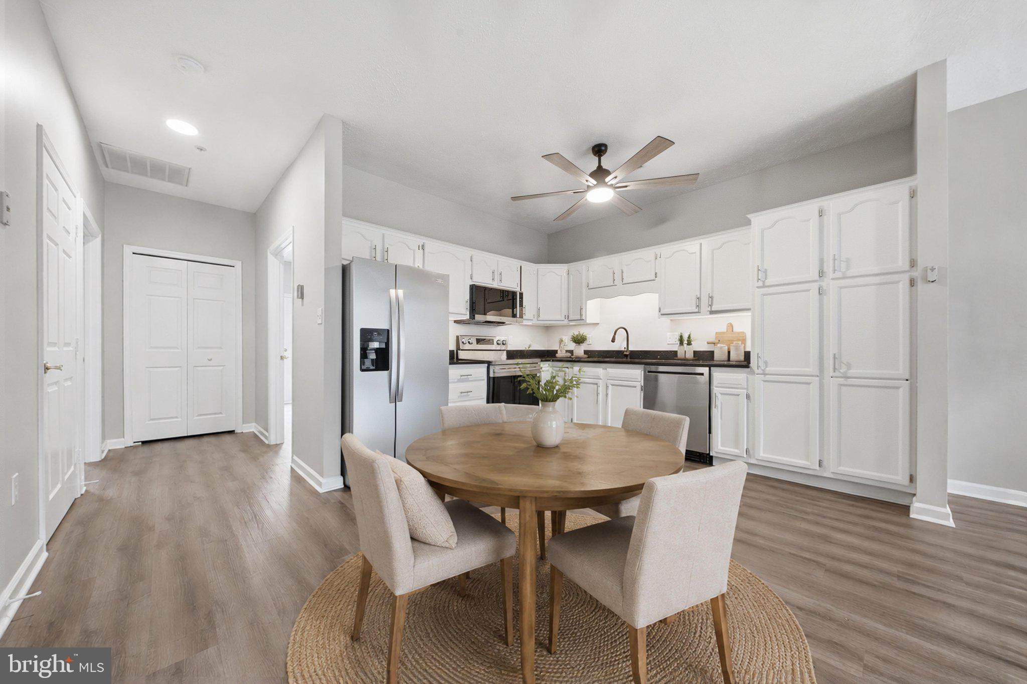 SUMMERLAND MANOR - Residential