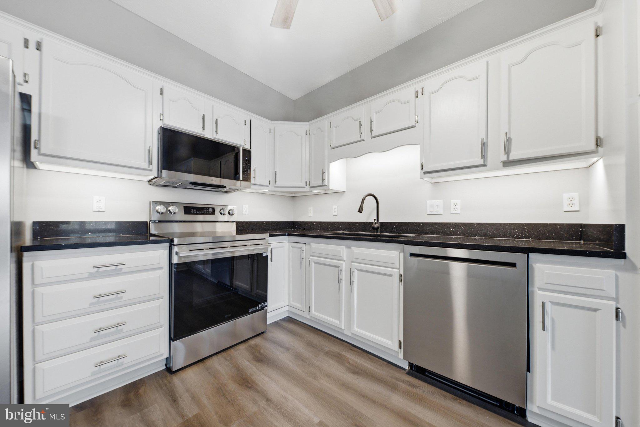 SUMMERLAND MANOR - Residential