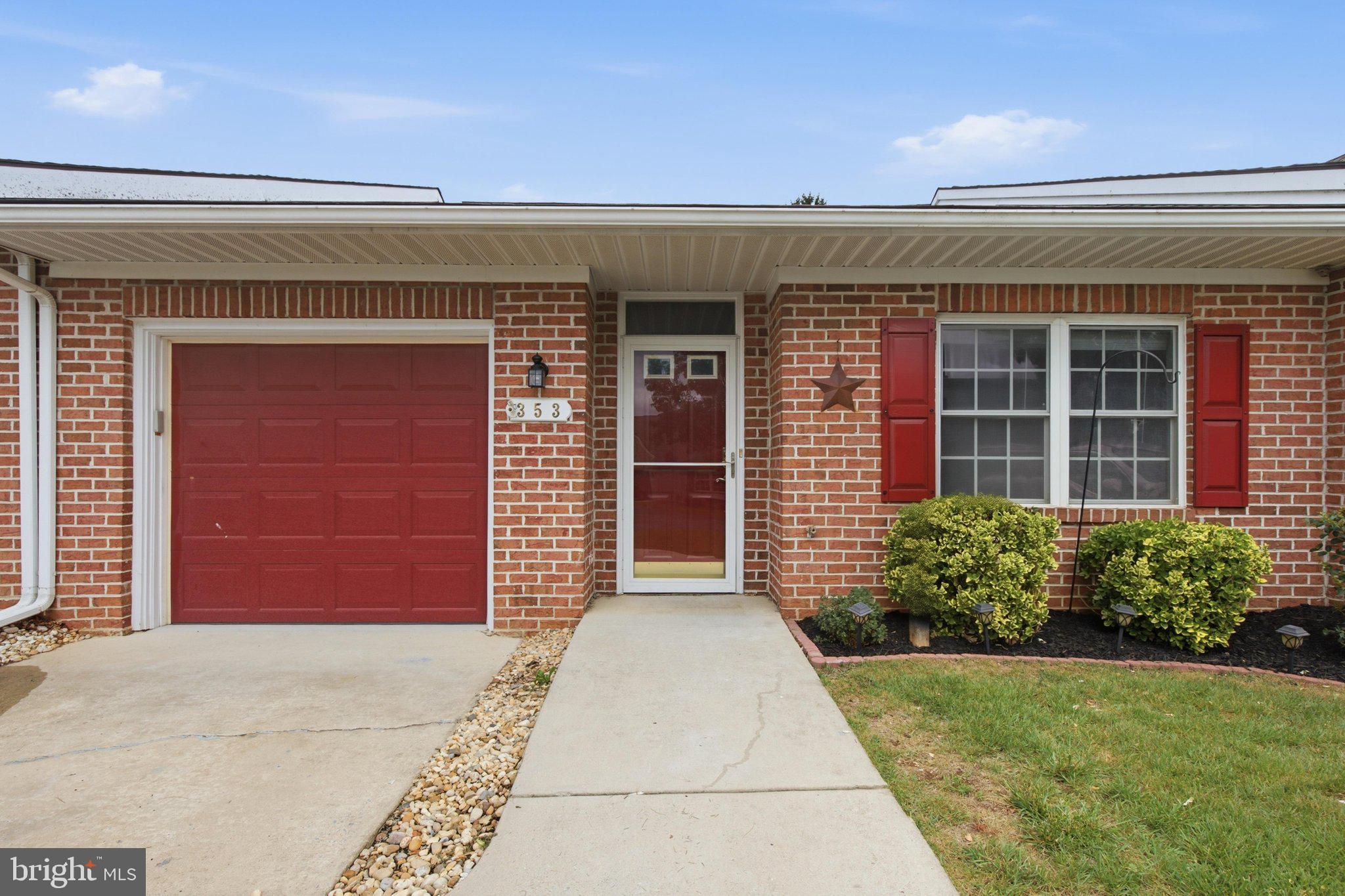 SUMMERLAND MANOR - Residential