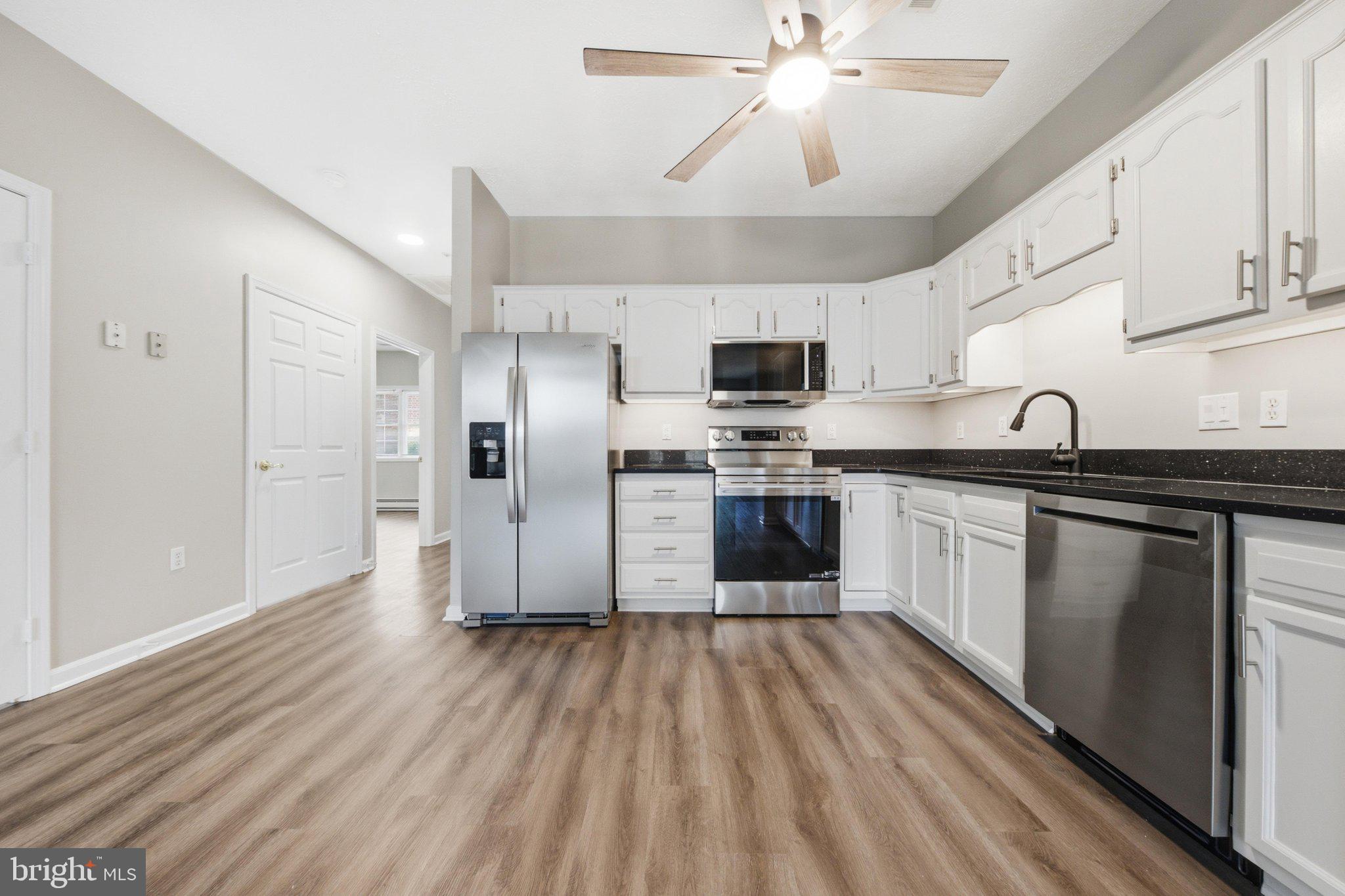 SUMMERLAND MANOR - Residential