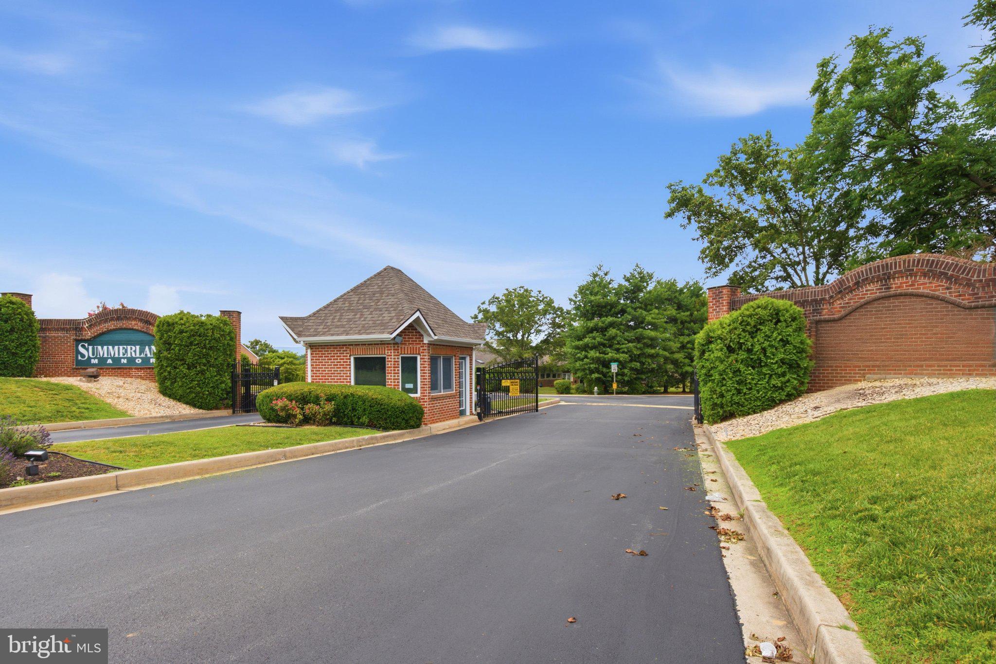 SUMMERLAND MANOR - Residential