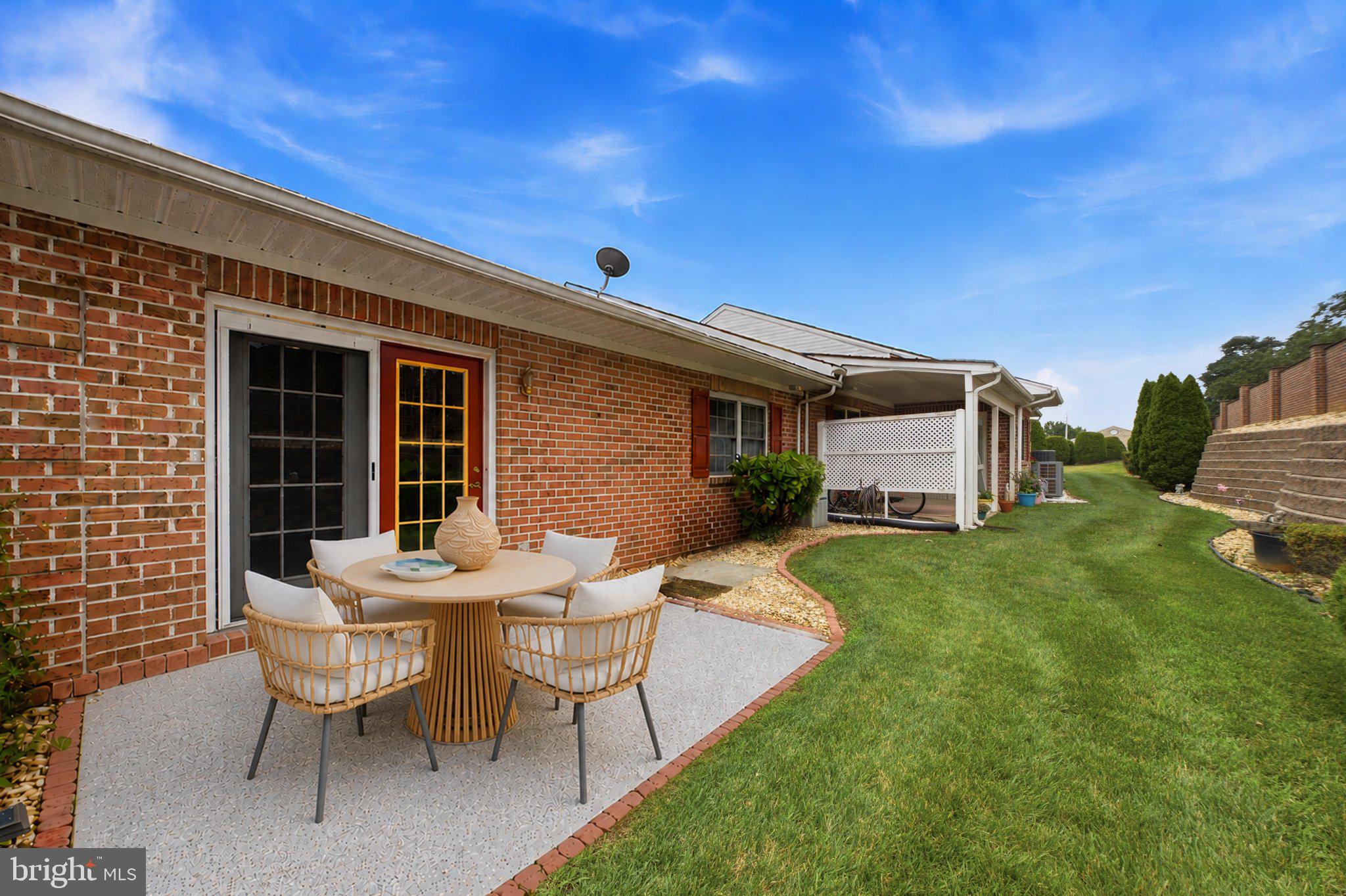 SUMMERLAND MANOR - Residential