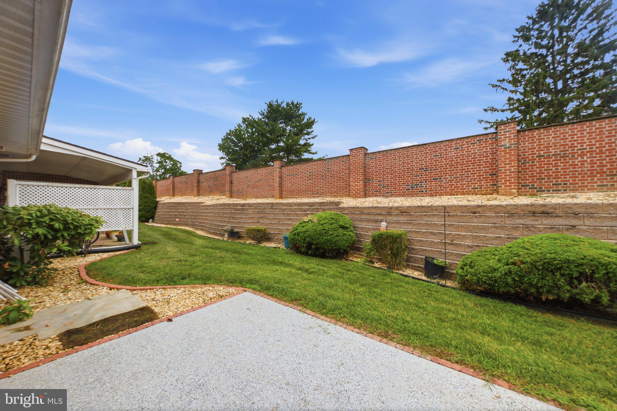 SUMMERLAND MANOR - Residential