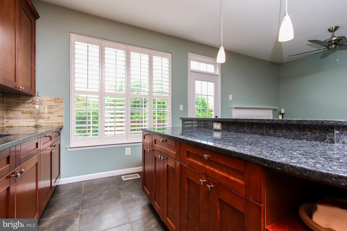 MANOR OAKS - Residential