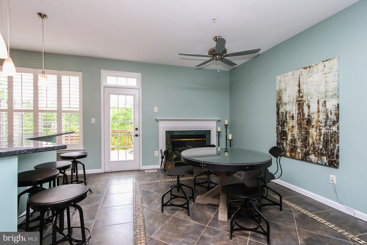 MANOR OAKS - Residential