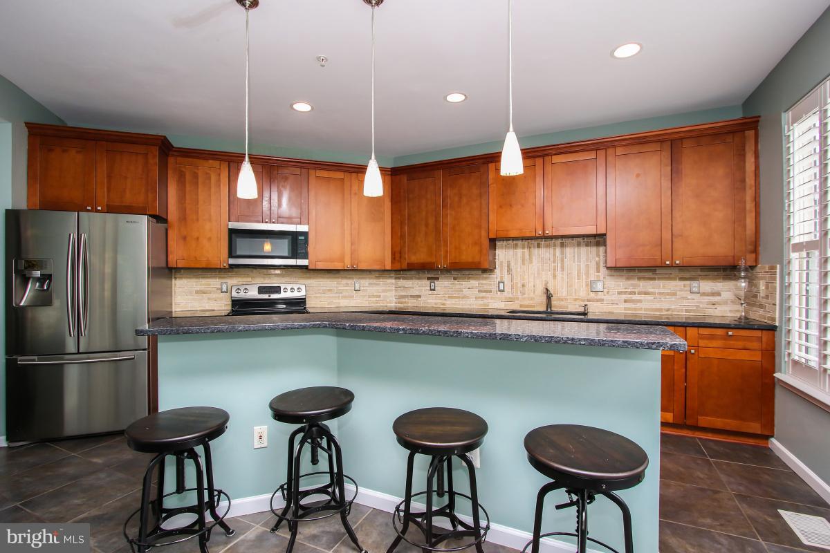MANOR OAKS - Residential
