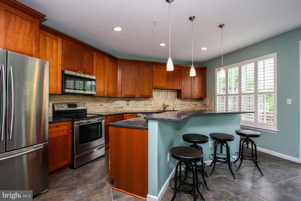 MANOR OAKS - Residential