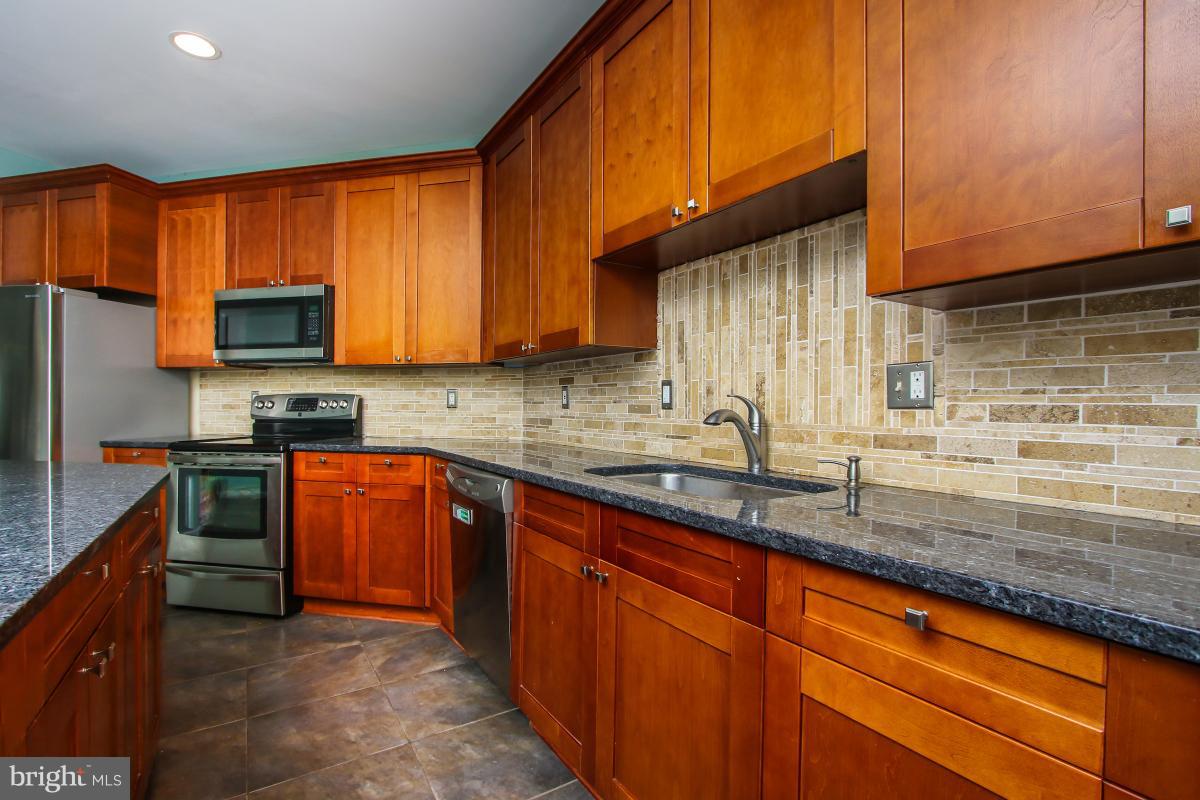 MANOR OAKS - Residential