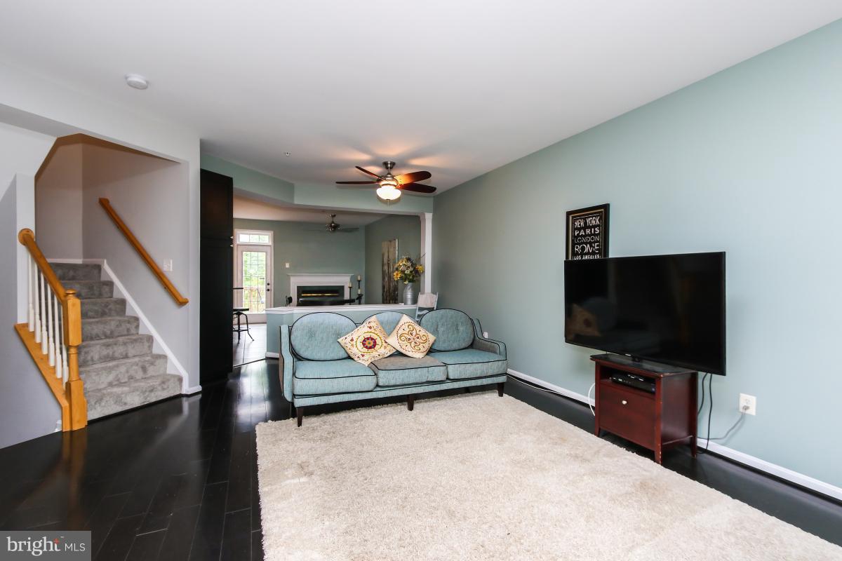 MANOR OAKS - Residential