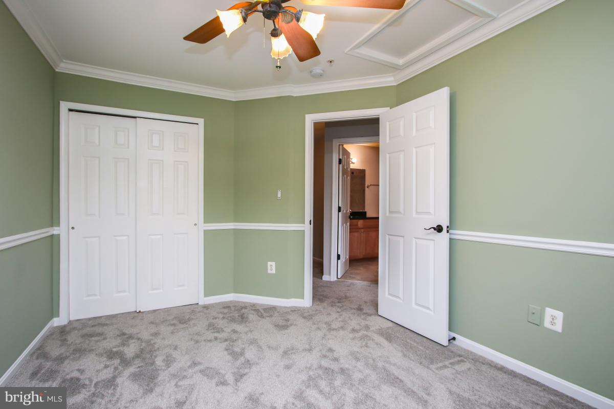 MANOR OAKS - Residential