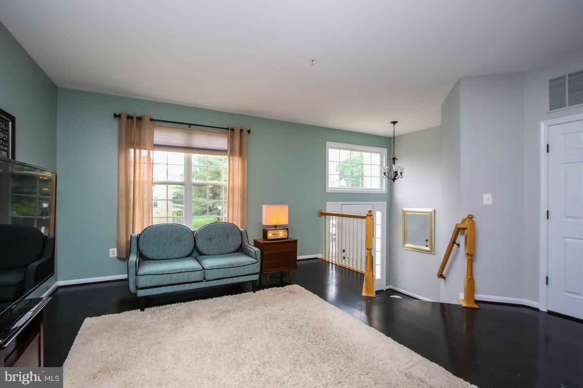 MANOR OAKS - Residential