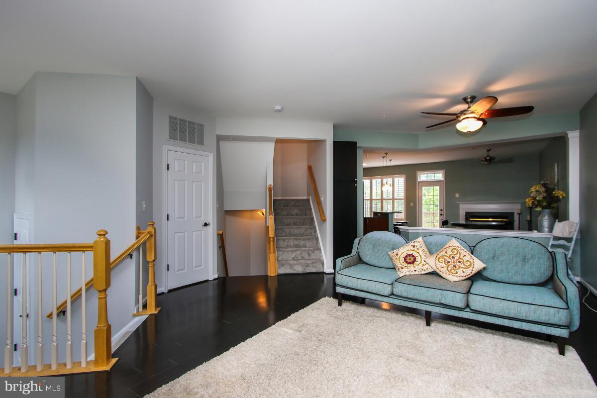MANOR OAKS - Residential