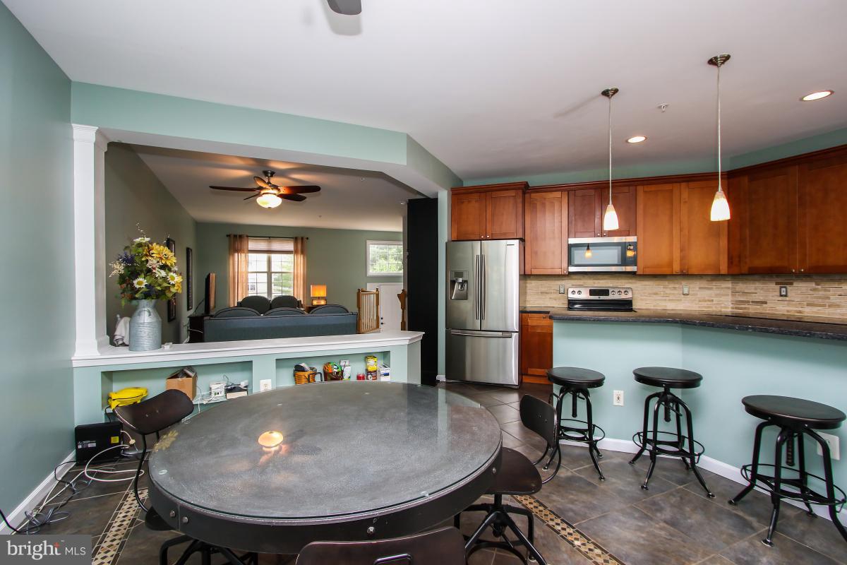 MANOR OAKS - Residential