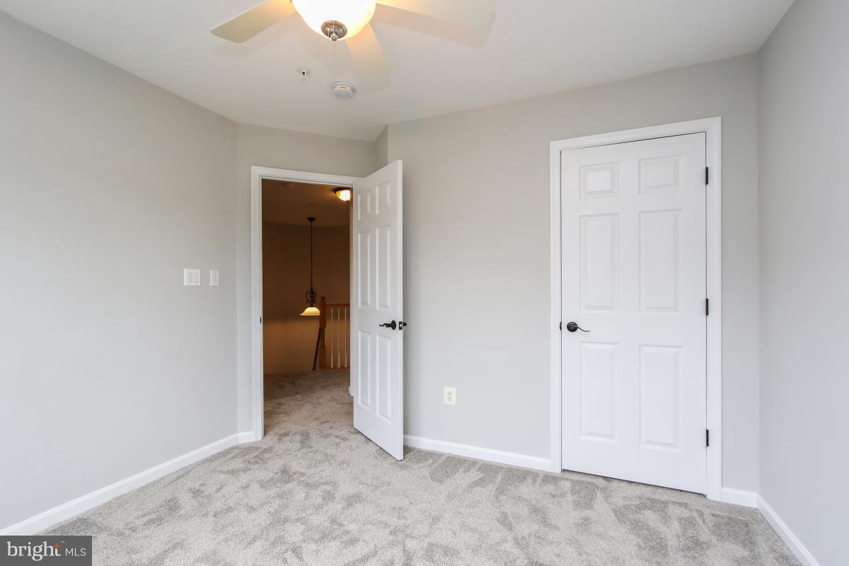 MANOR OAKS - Residential
