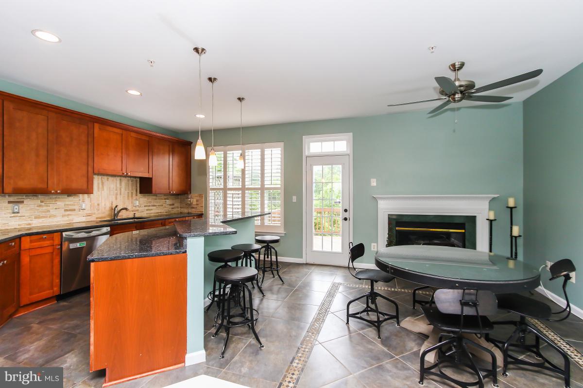 MANOR OAKS - Residential