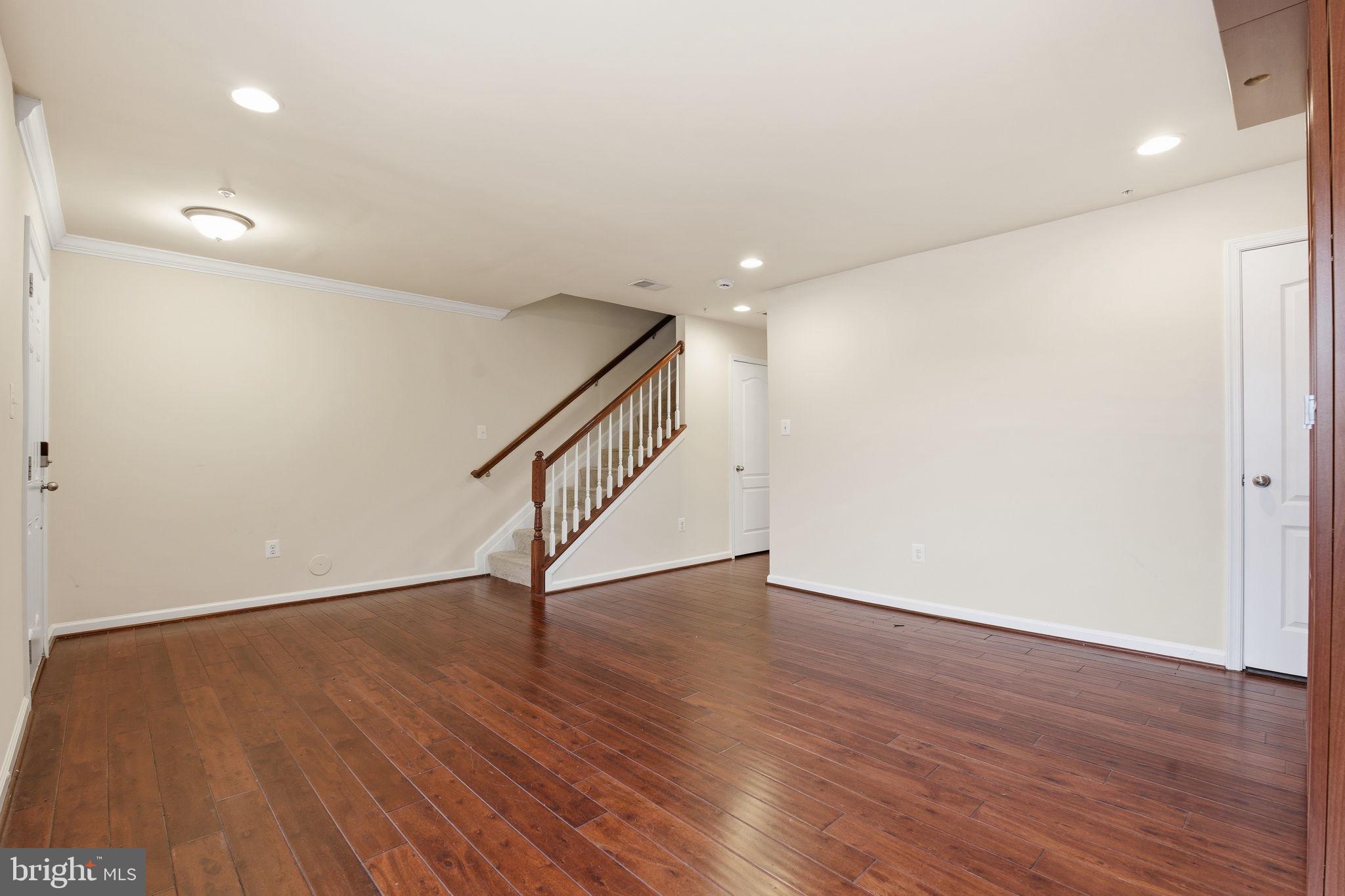 OXFORD SQUARE - Residential Lease