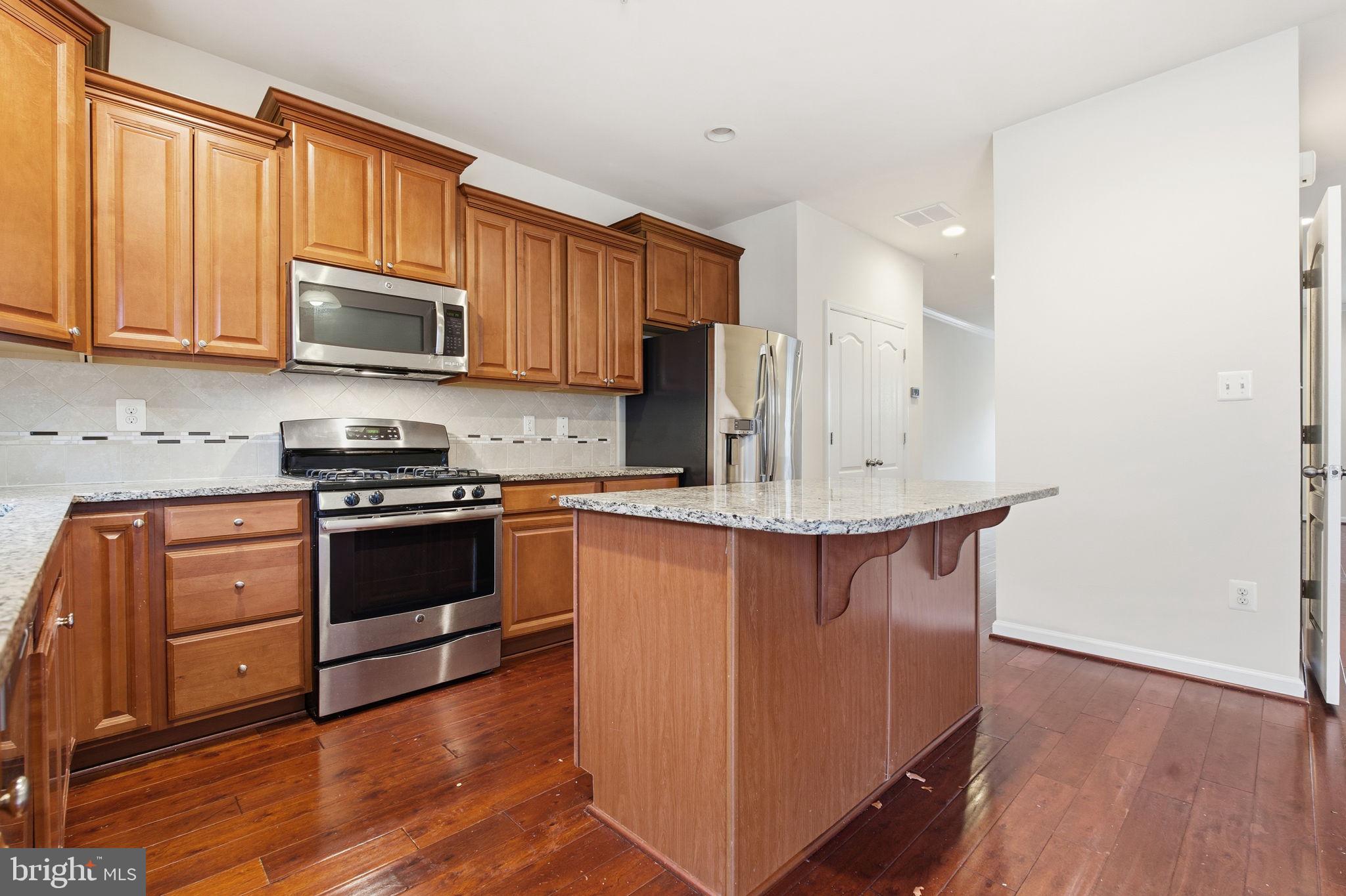 OXFORD SQUARE - Residential Lease