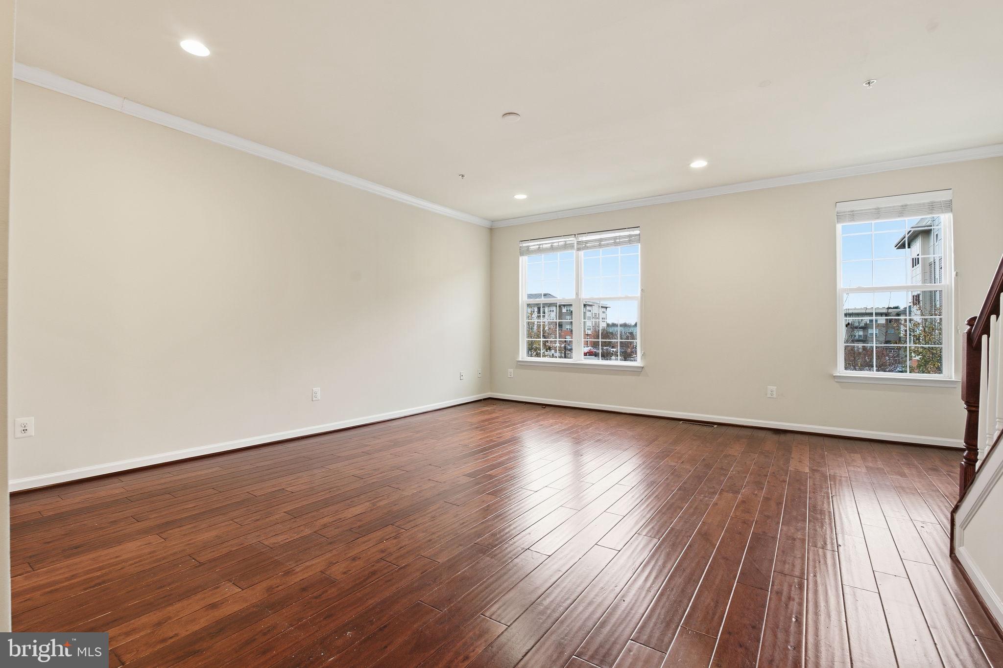 OXFORD SQUARE - Residential Lease