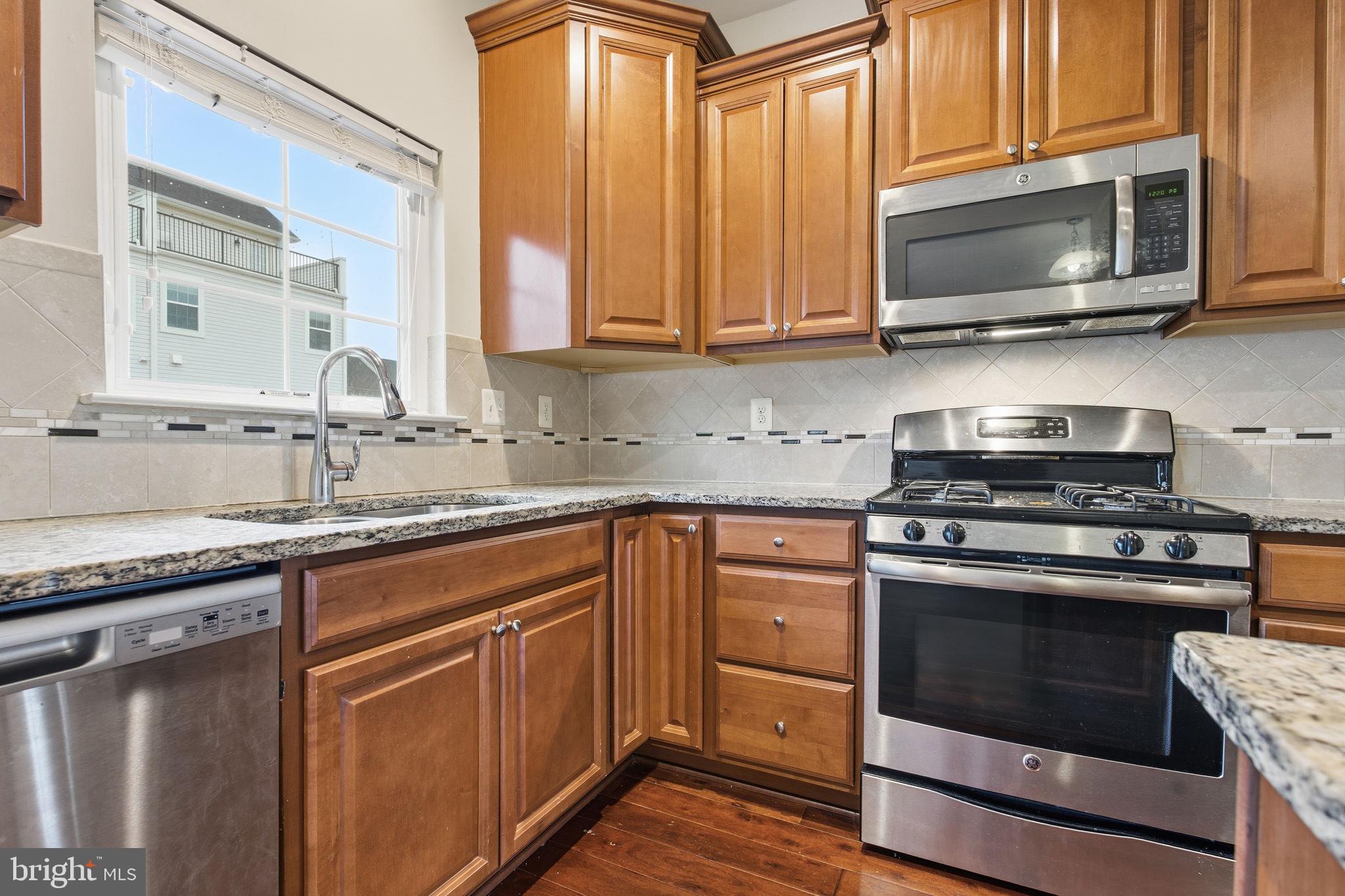 OXFORD SQUARE - Residential Lease