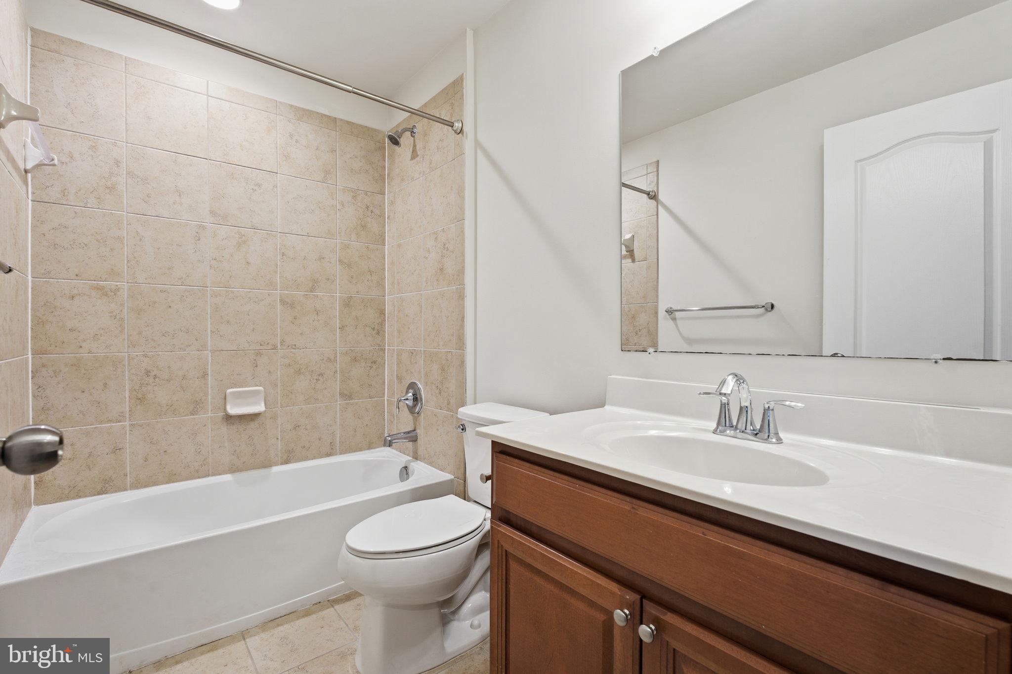 OXFORD SQUARE - Residential Lease