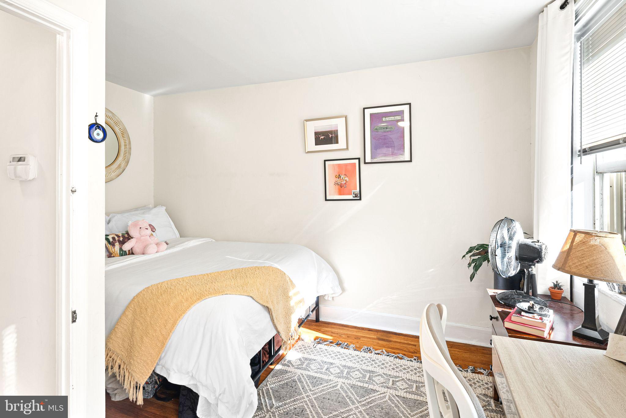LOGAN SQUARE - Residential