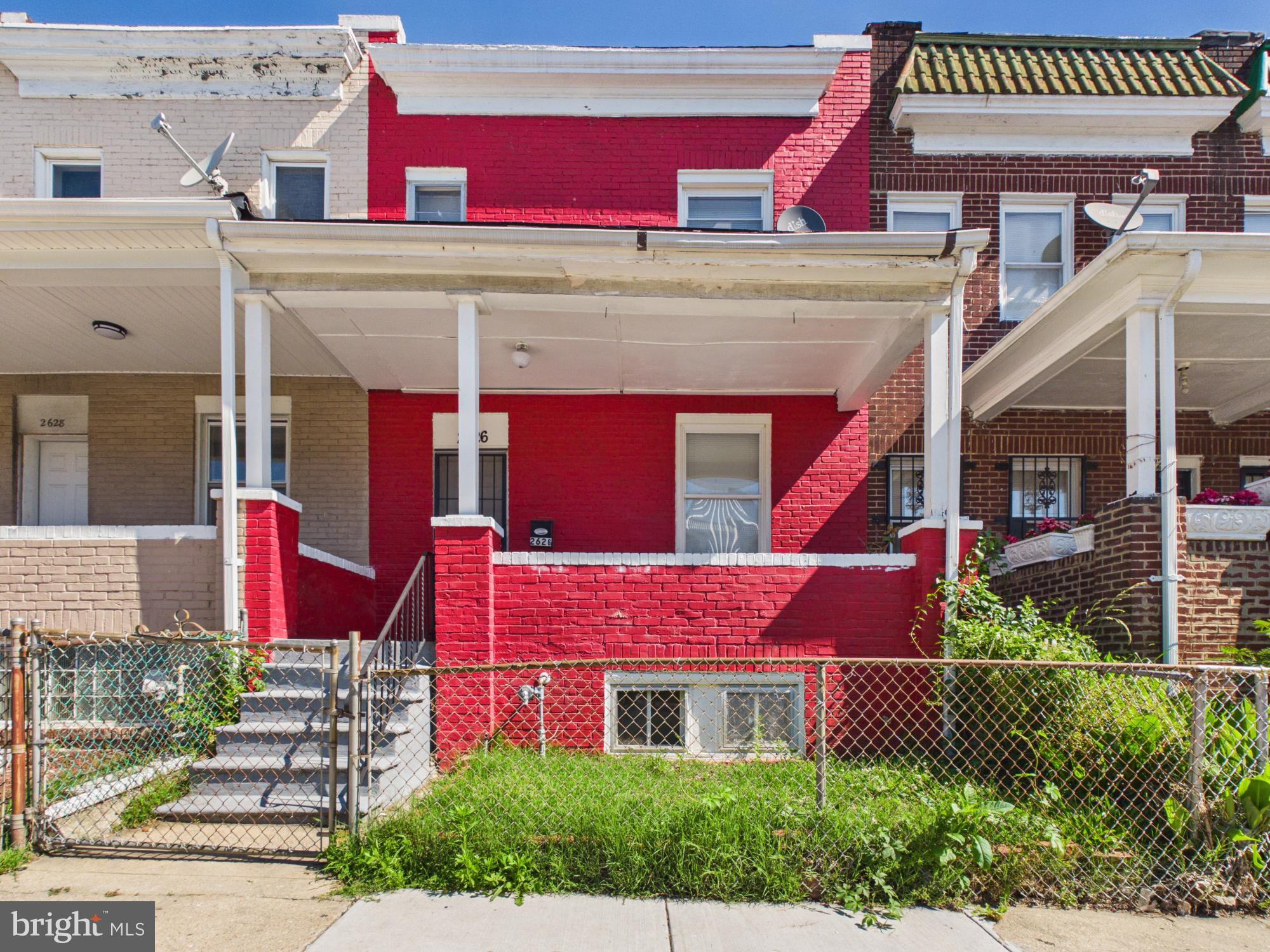 Welcome Home! Well maintained 3 bedroom 1 bathroom home. Perfect for first home homebuyer or an investor looking to add to their rental portfolio. Schedule you tour today!