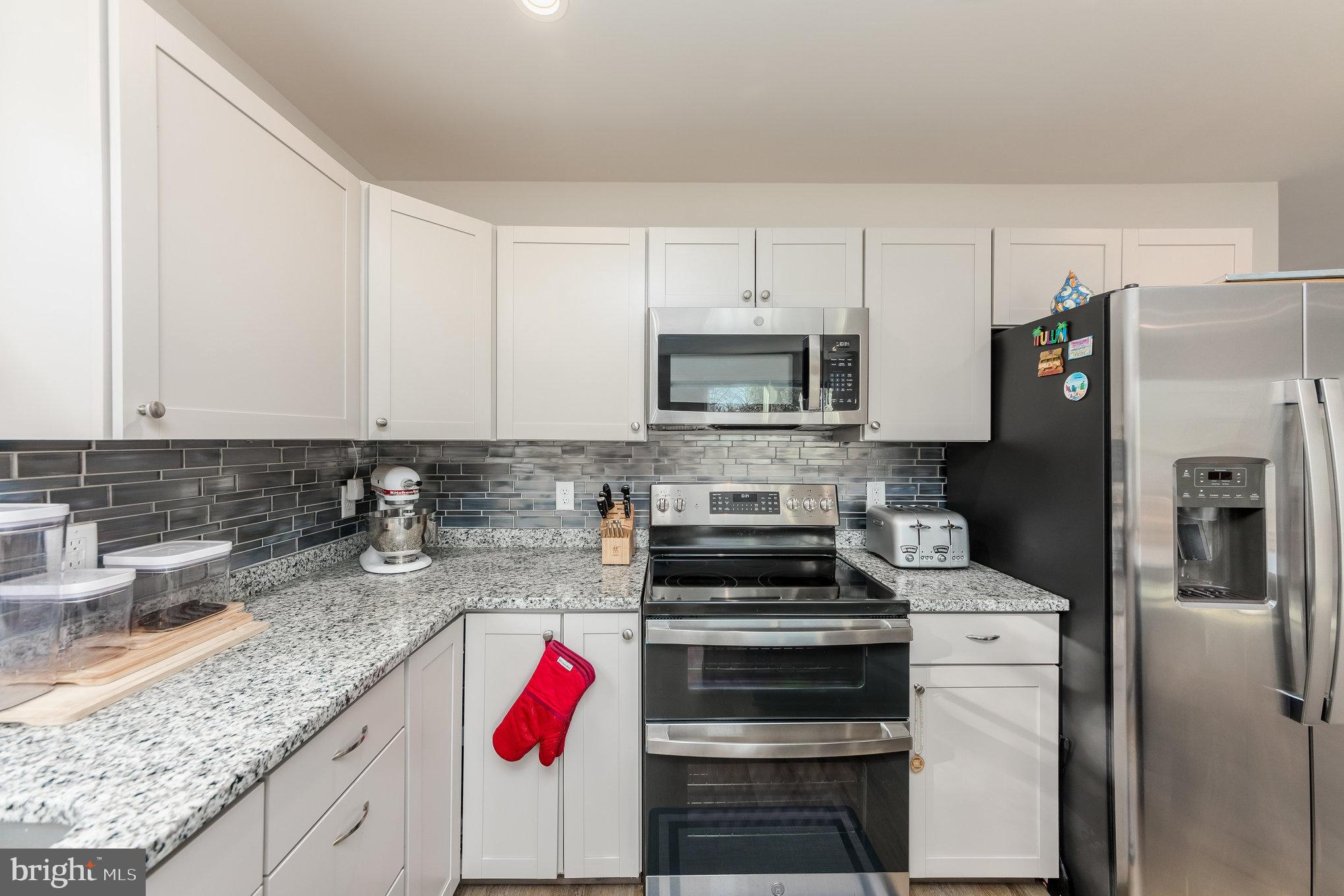 COLONIAL BEACH - Residential