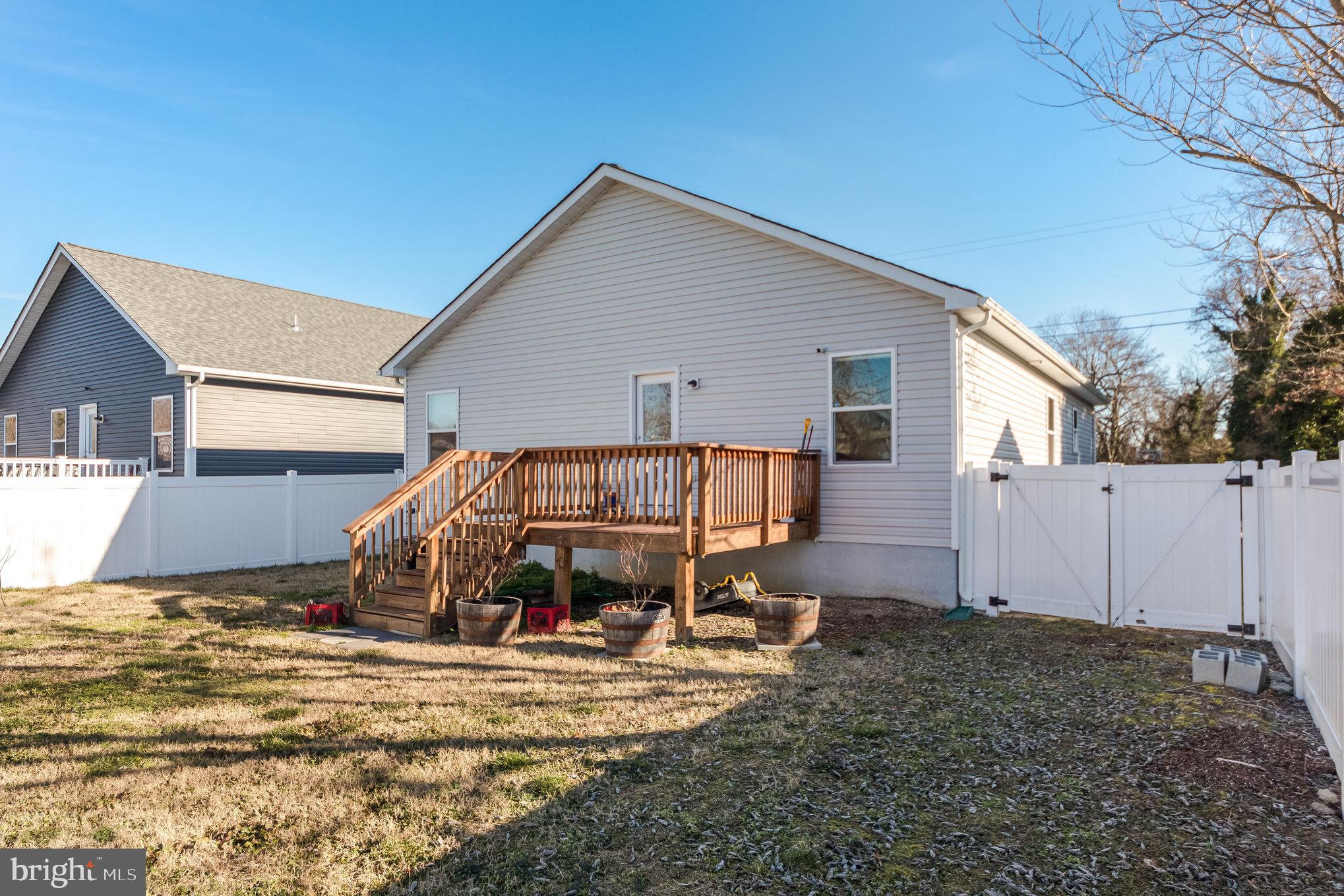 COLONIAL BEACH - Residential