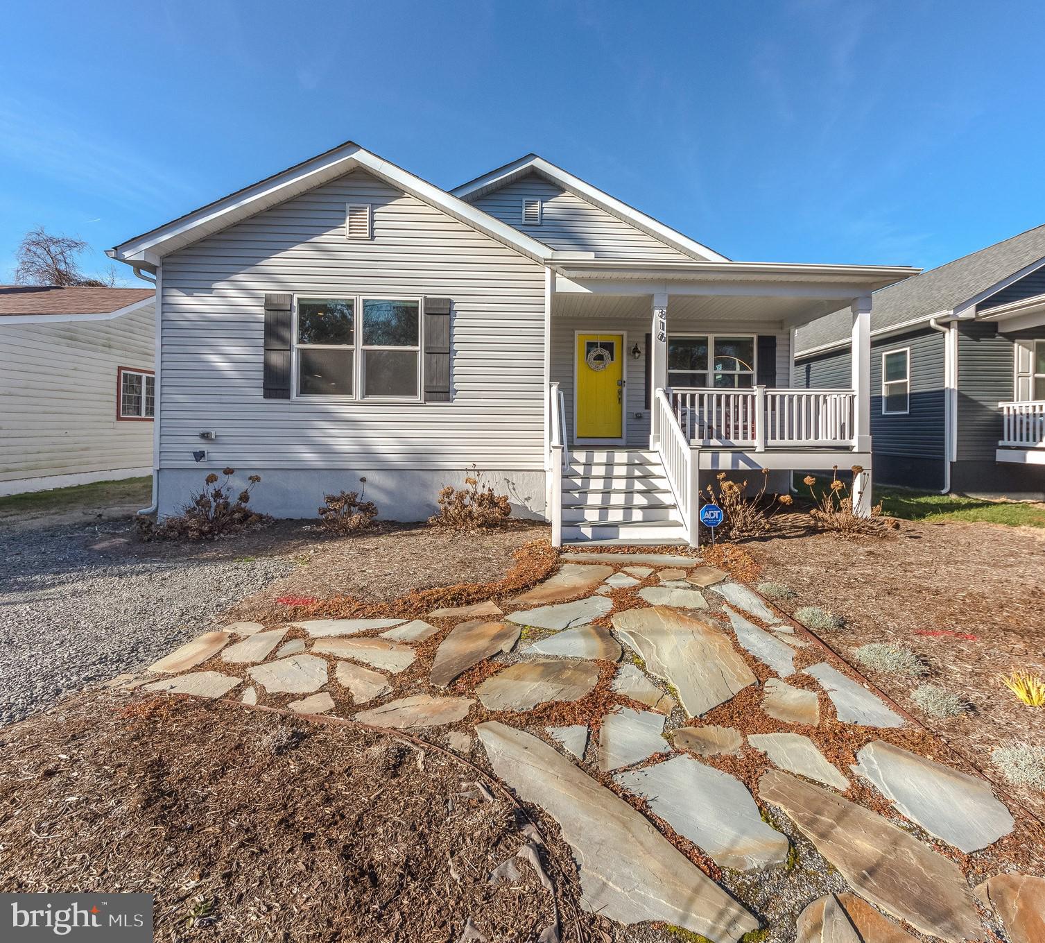 COLONIAL BEACH - Residential