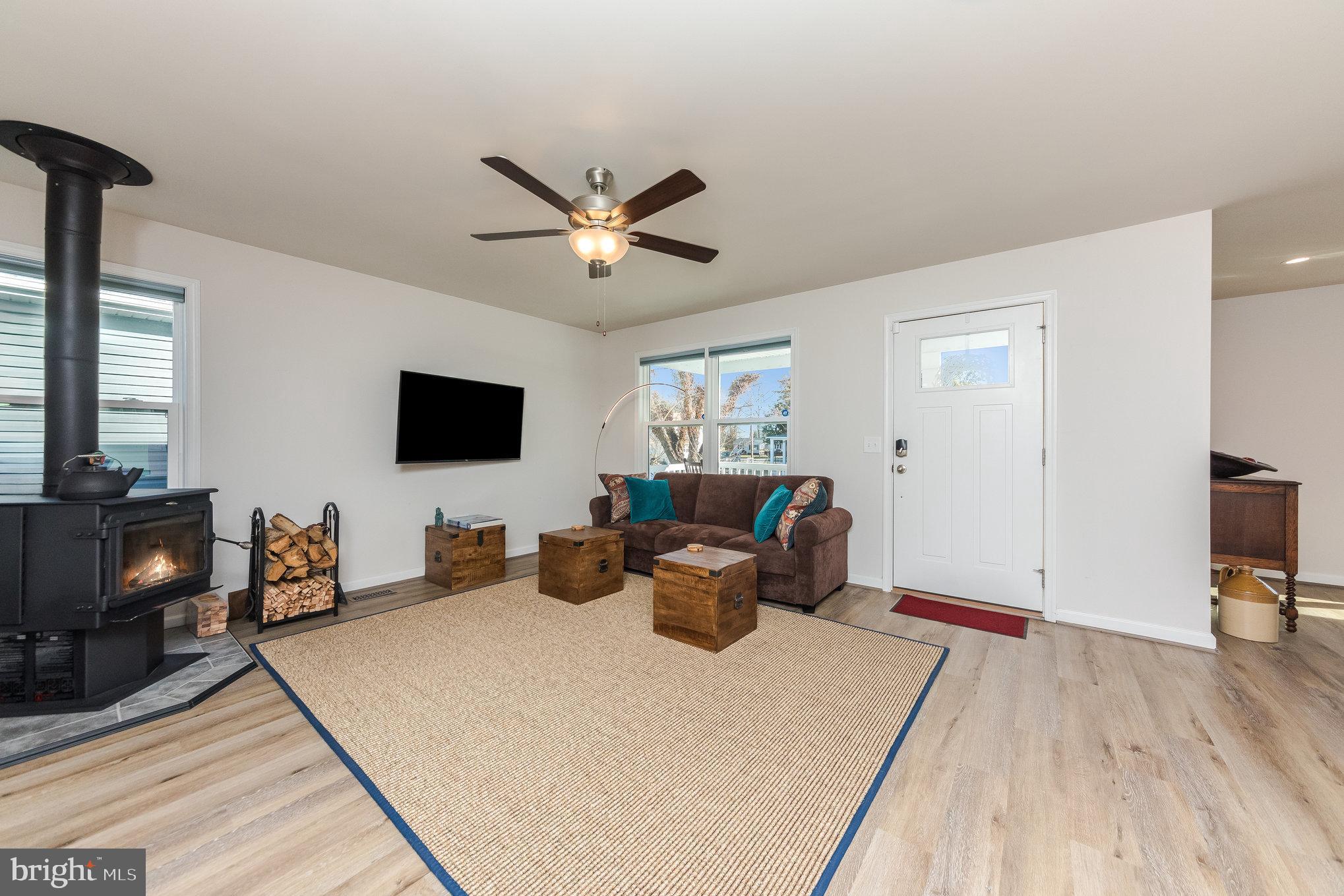 COLONIAL BEACH - Residential