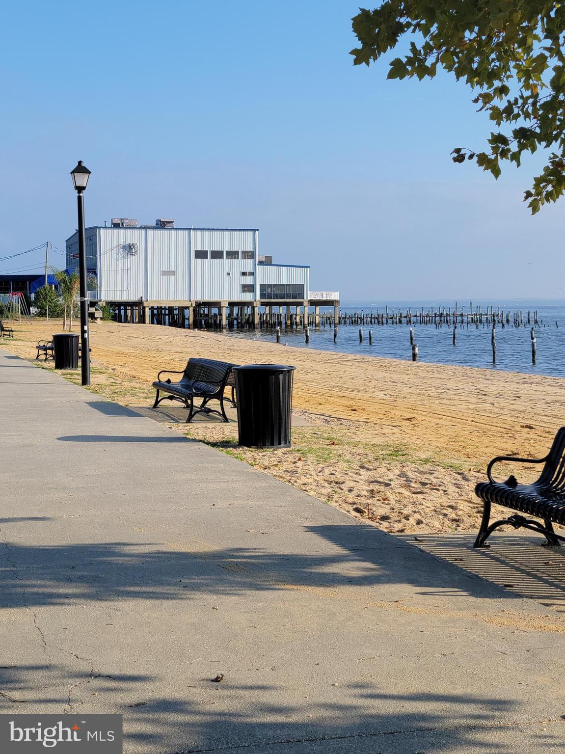 COLONIAL BEACH - Residential