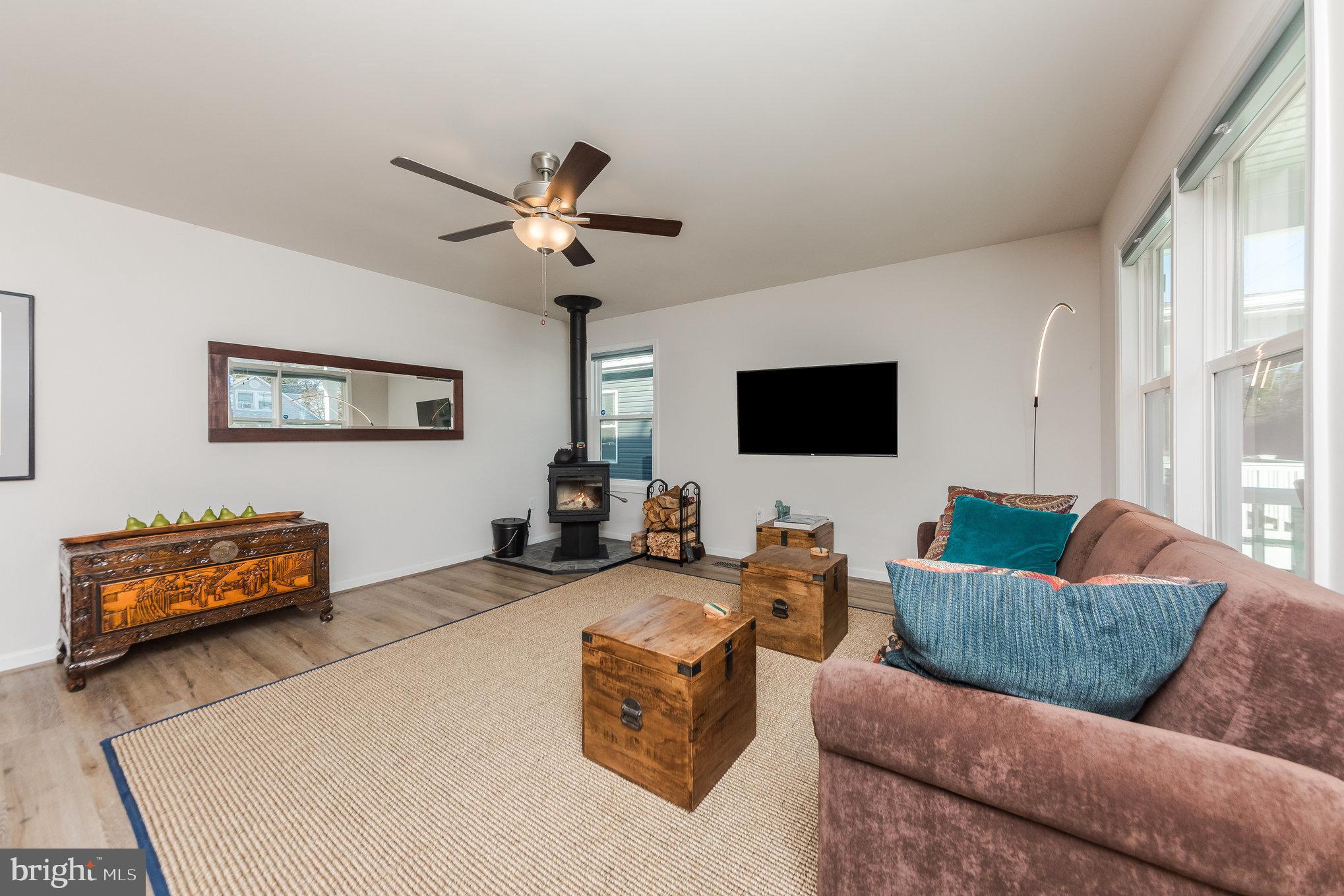 COLONIAL BEACH - Residential