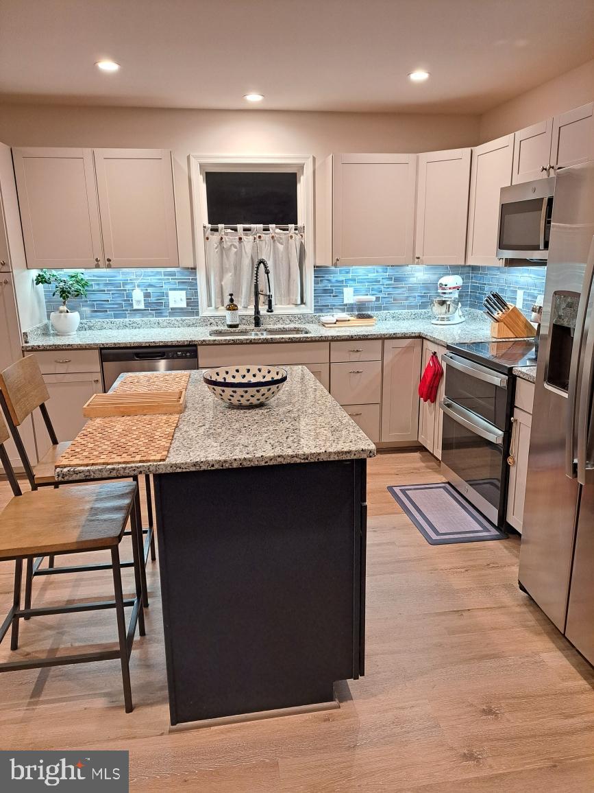 COLONIAL BEACH - Residential