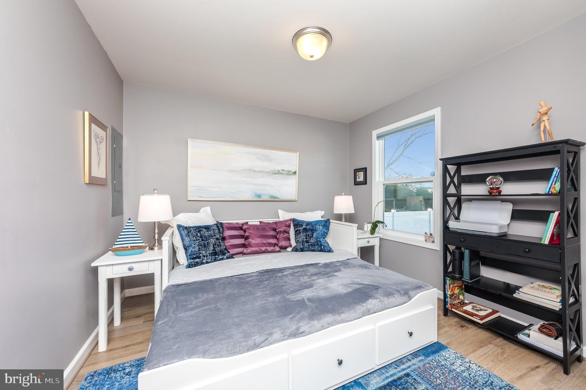 COLONIAL BEACH - Residential
