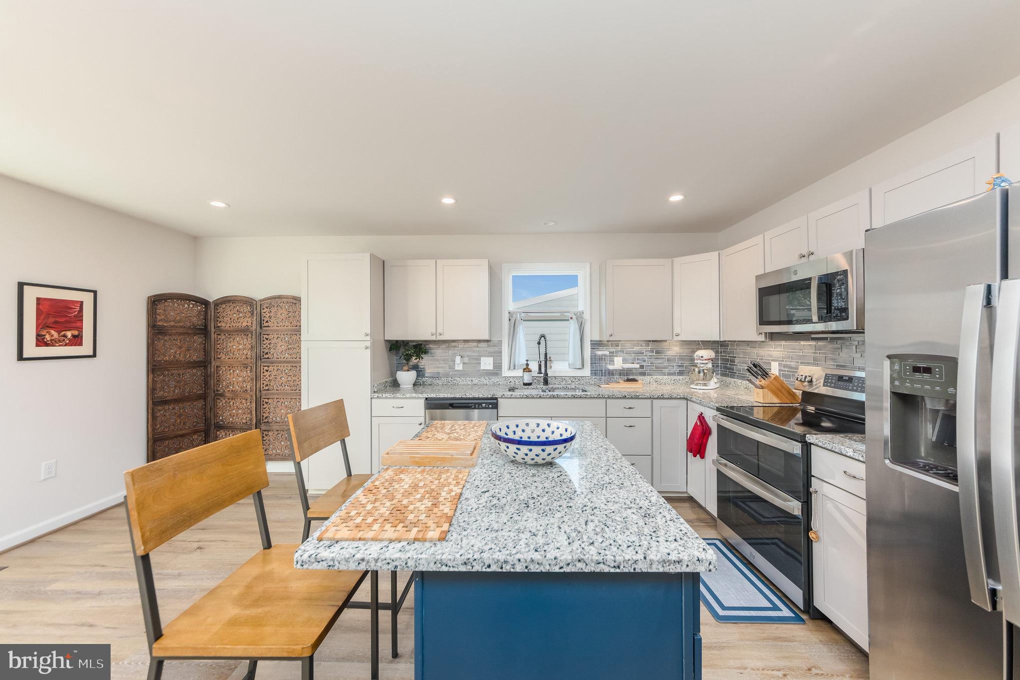 COLONIAL BEACH - Residential