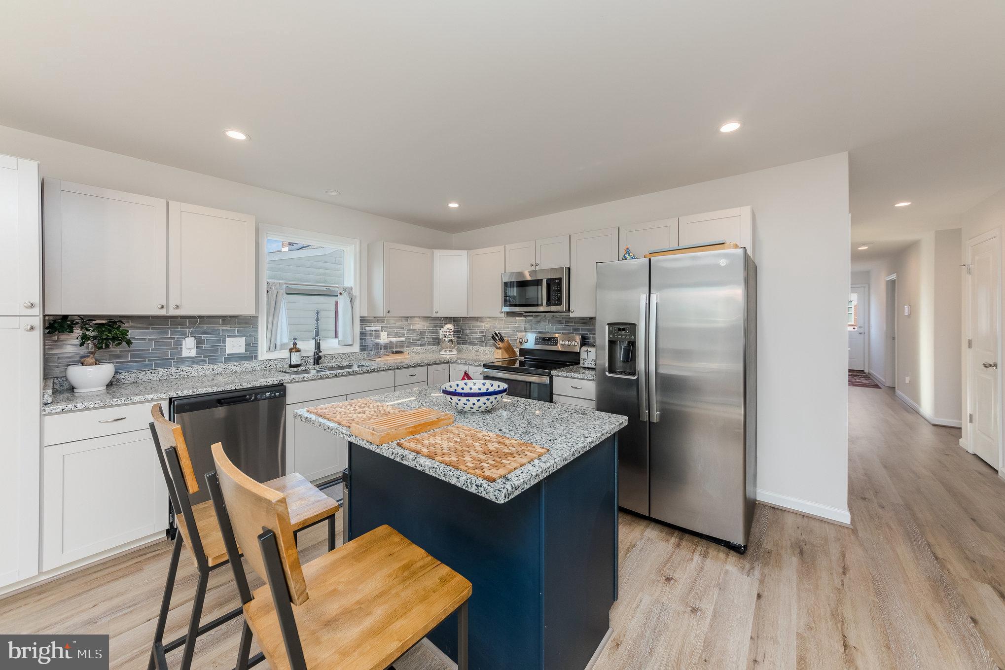COLONIAL BEACH - Residential