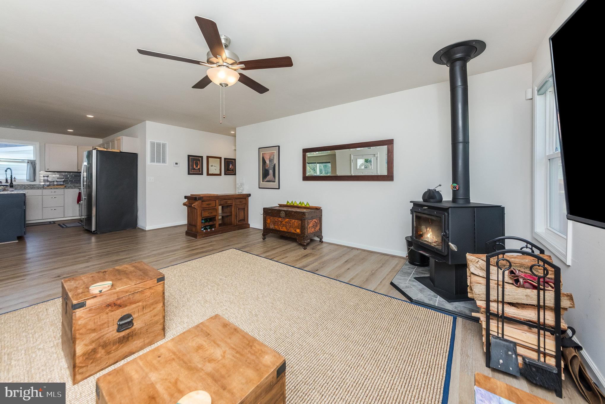 COLONIAL BEACH - Residential