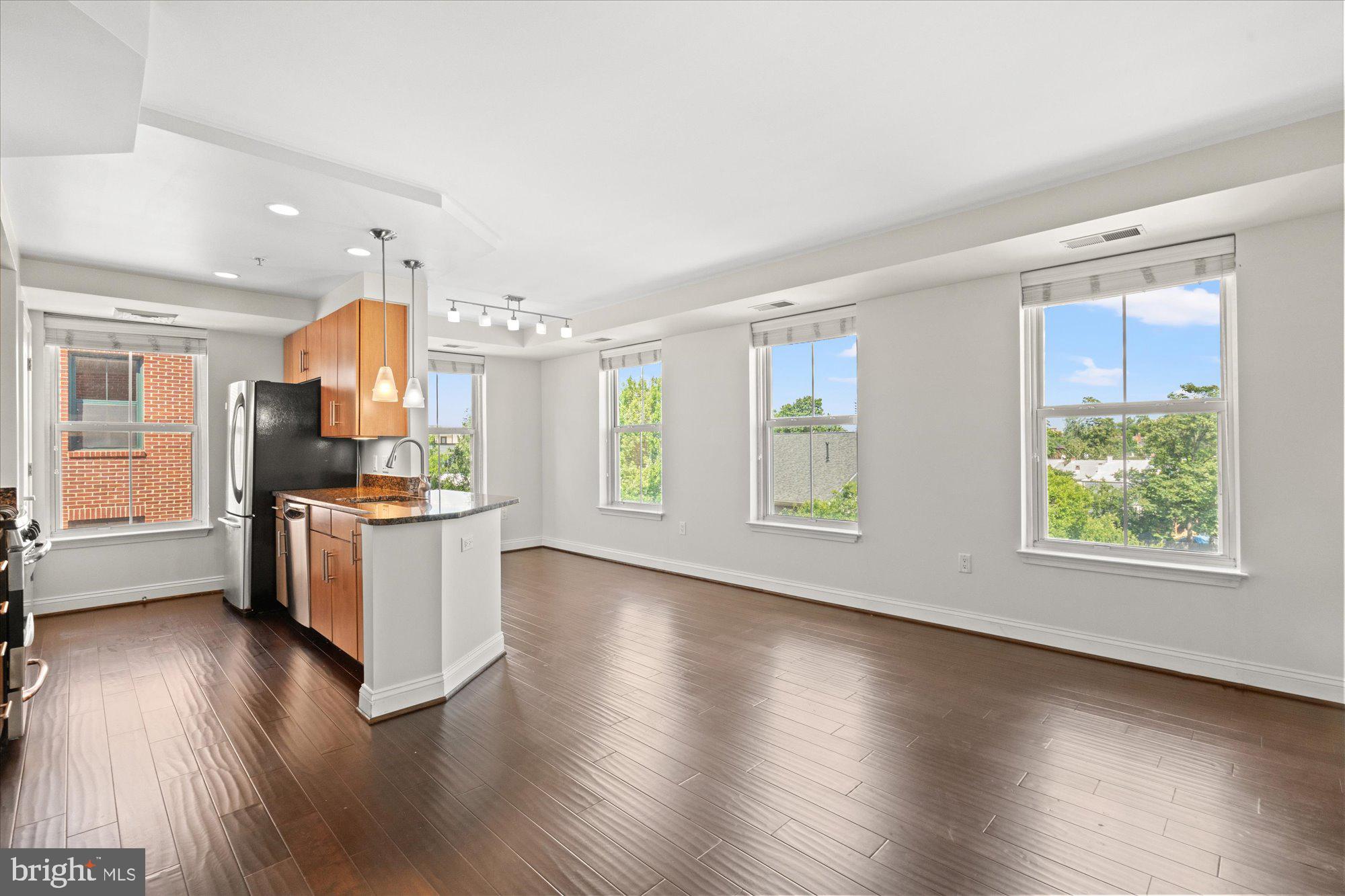 THE HENRY - Residential