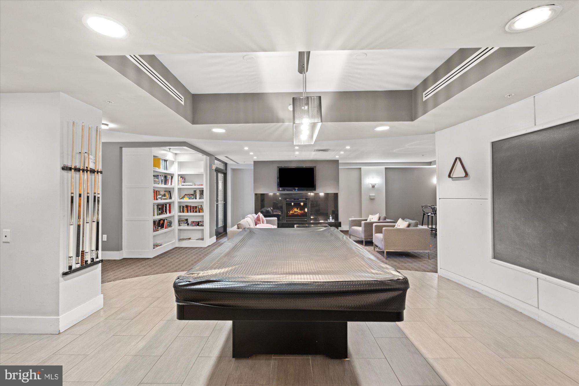 THE HENRY - Residential