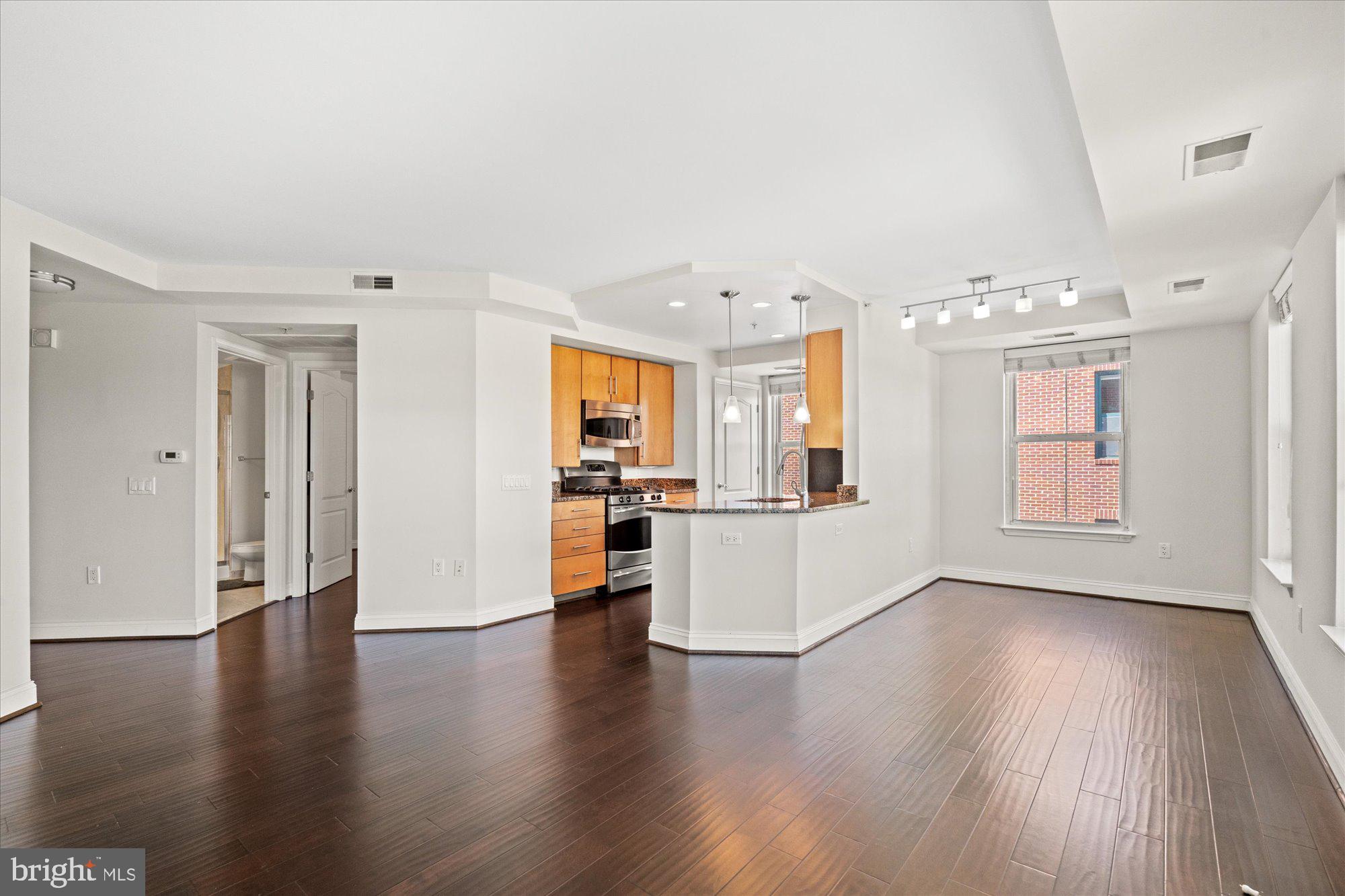 THE HENRY - Residential