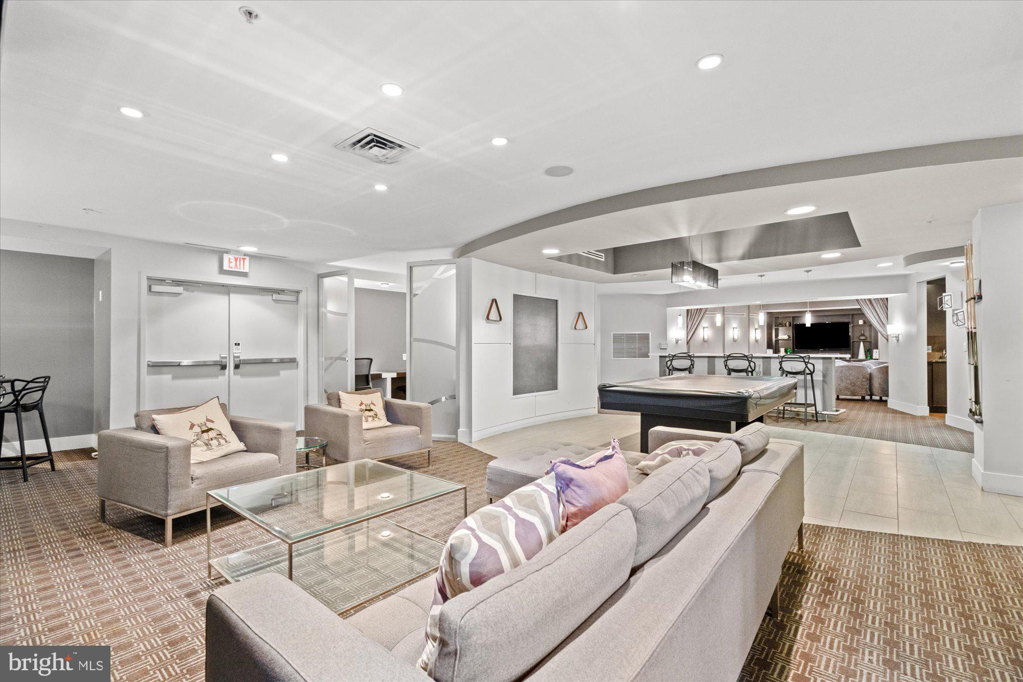 THE HENRY - Residential