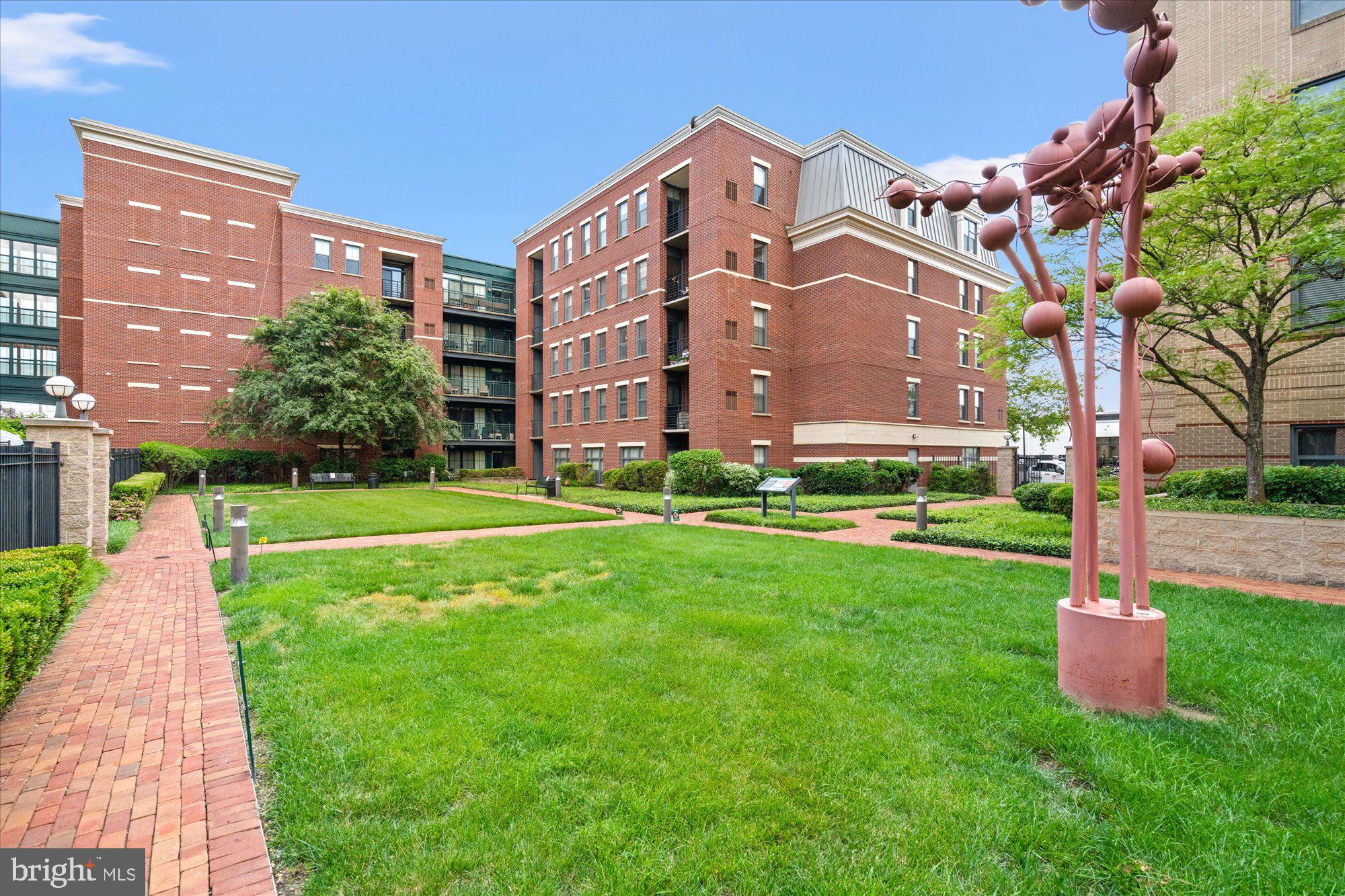THE HENRY - Residential