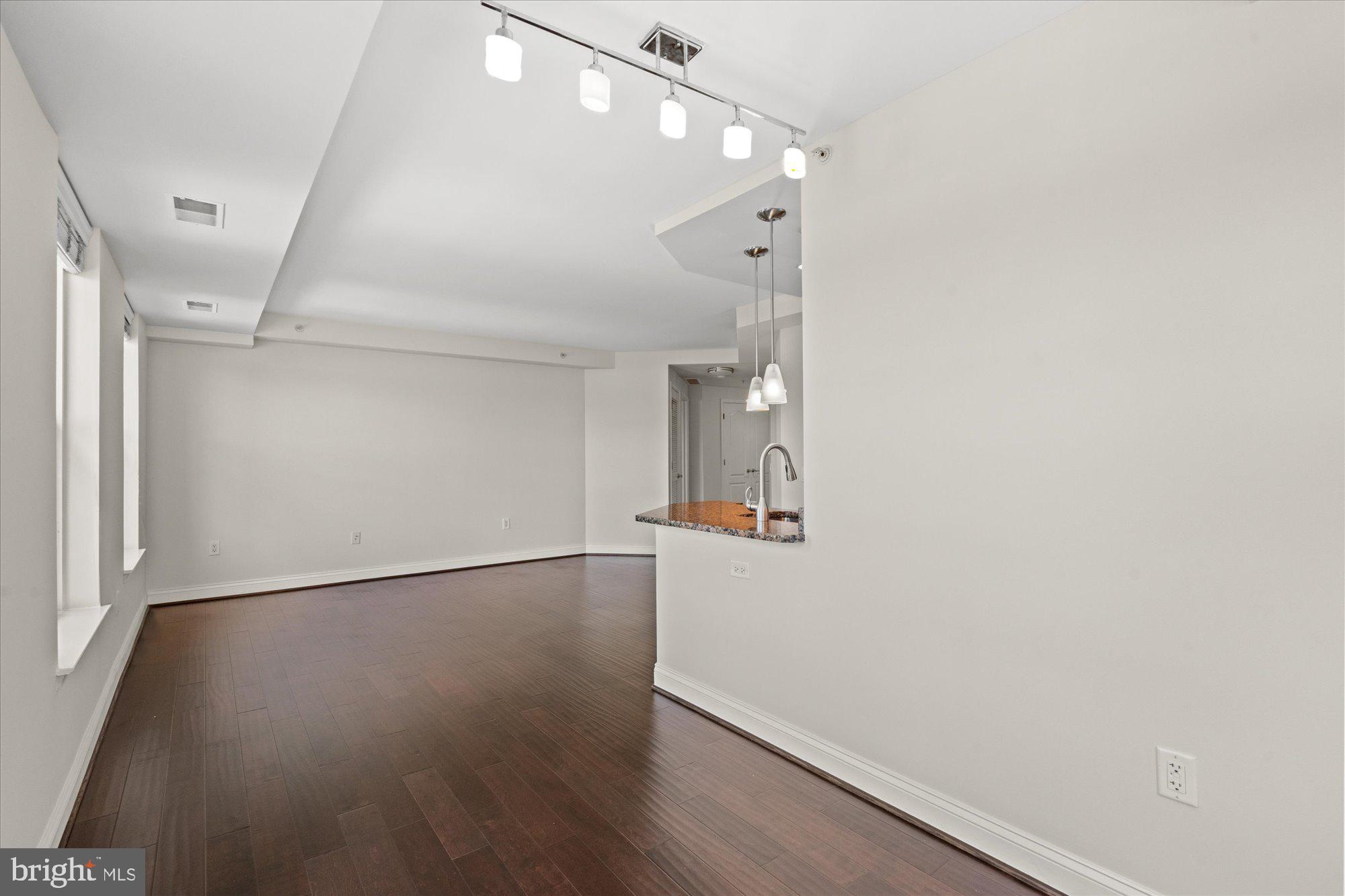 THE HENRY - Residential