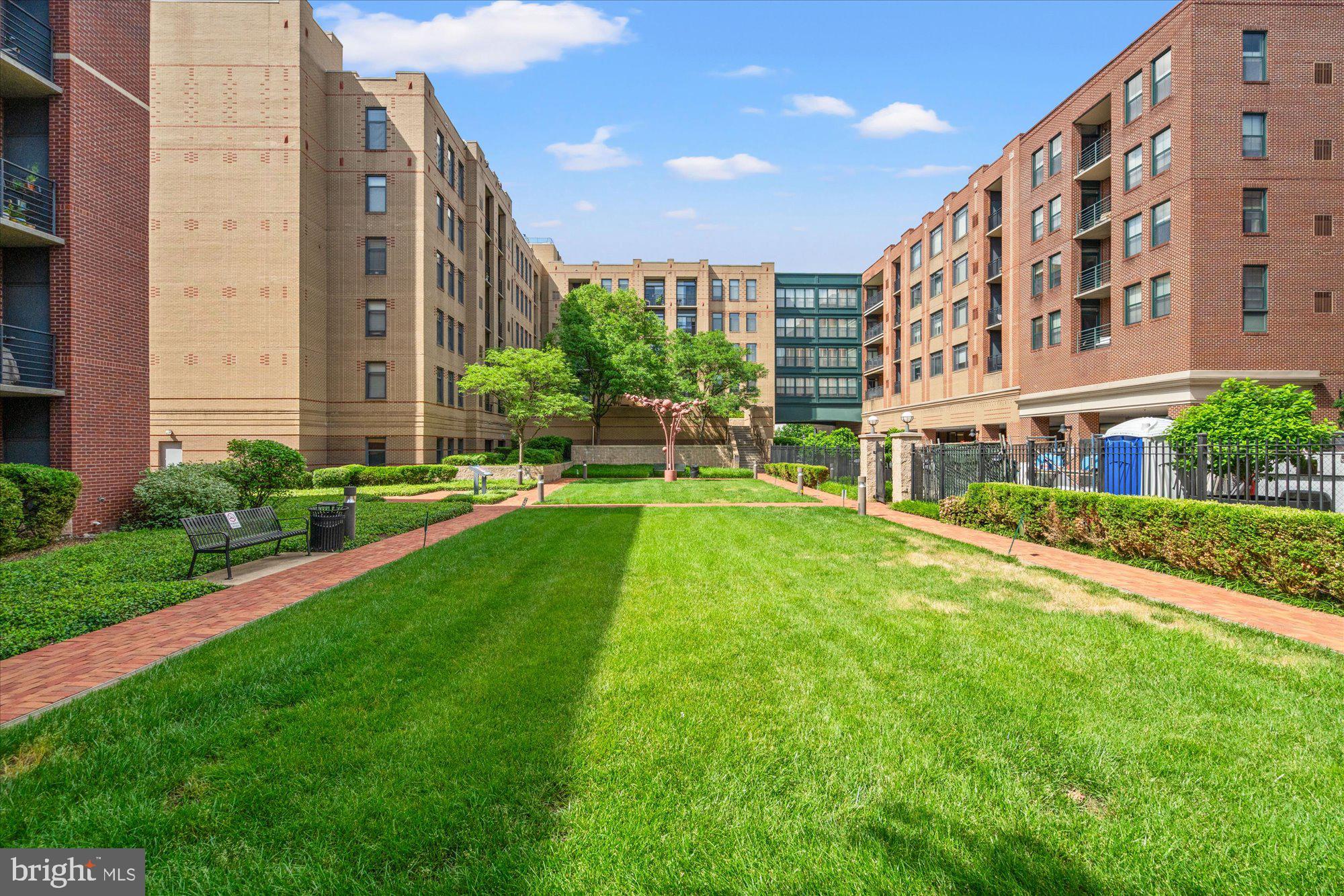 THE HENRY - Residential